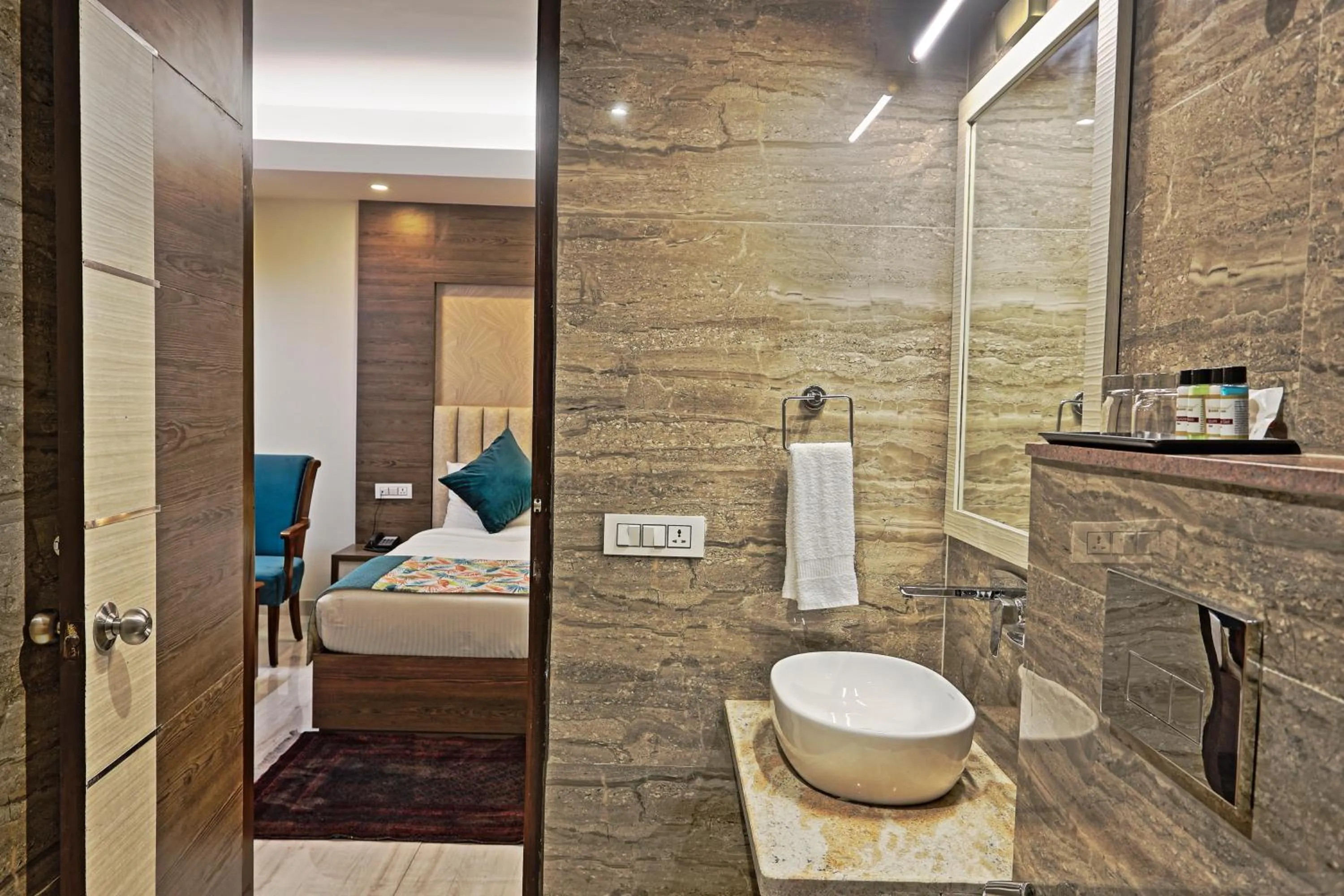 Bathroom in Hotel Cardinal Oxmo Delhi Airport