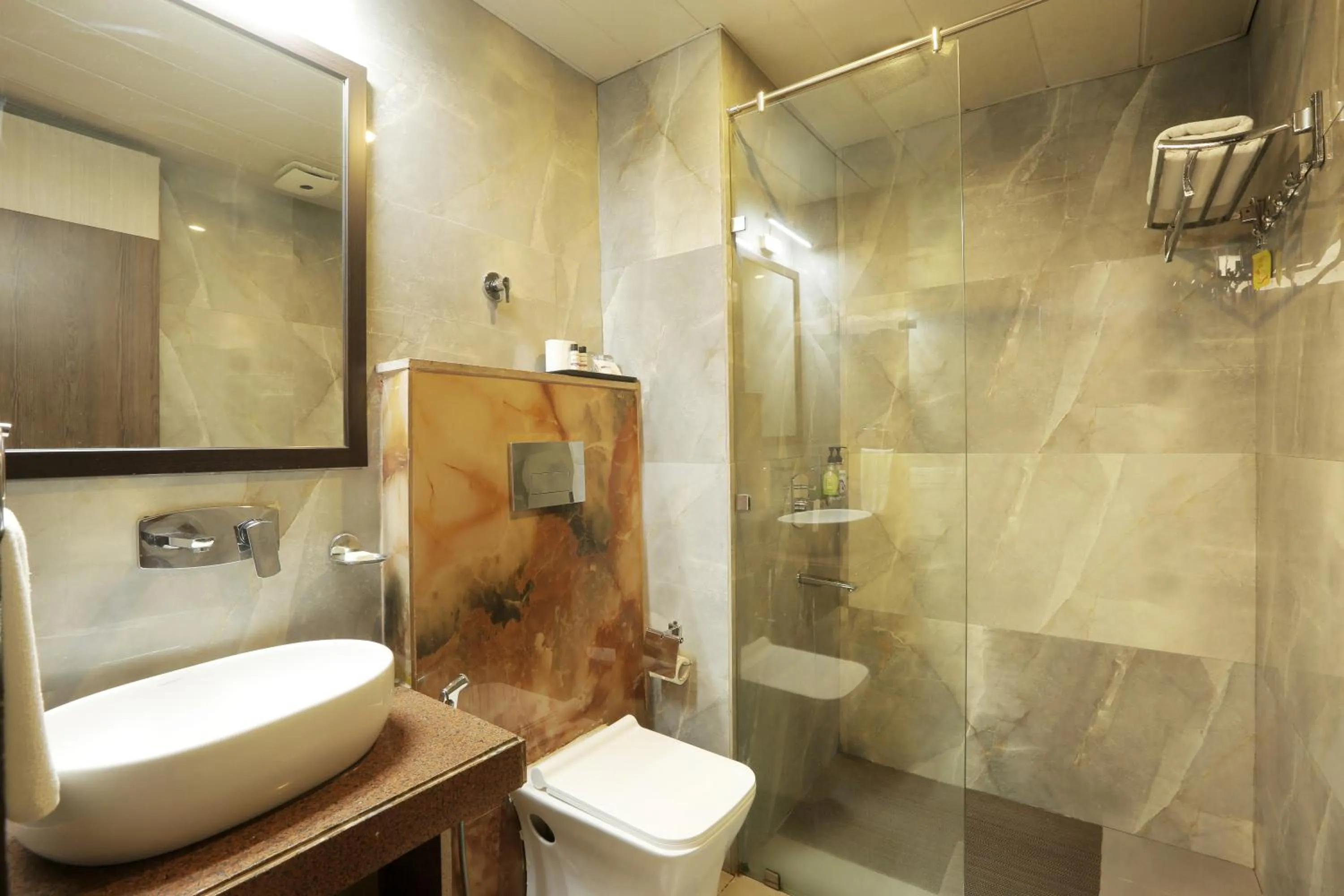 Bathroom in Hotel Cardinal Oxmo Delhi Airport