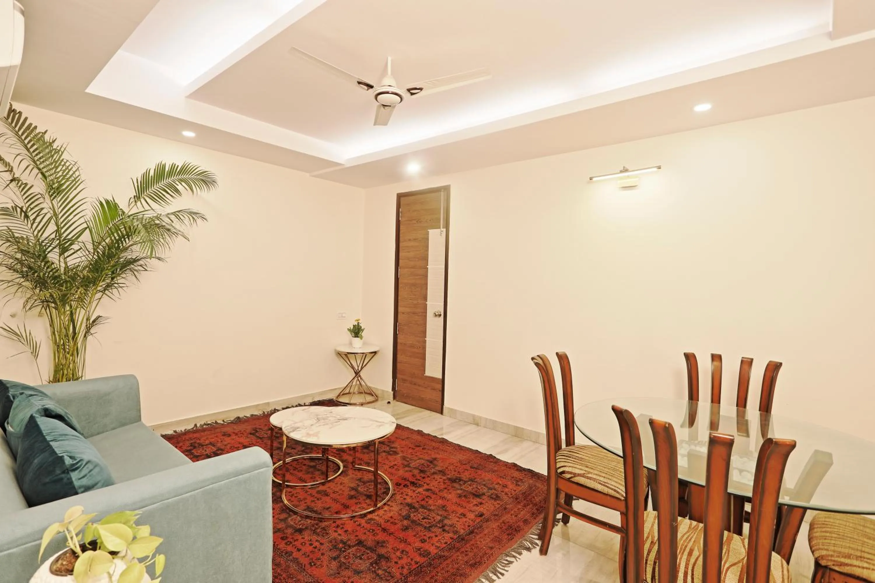 Living room in Hotel Cardinal Oxmo Delhi Airport