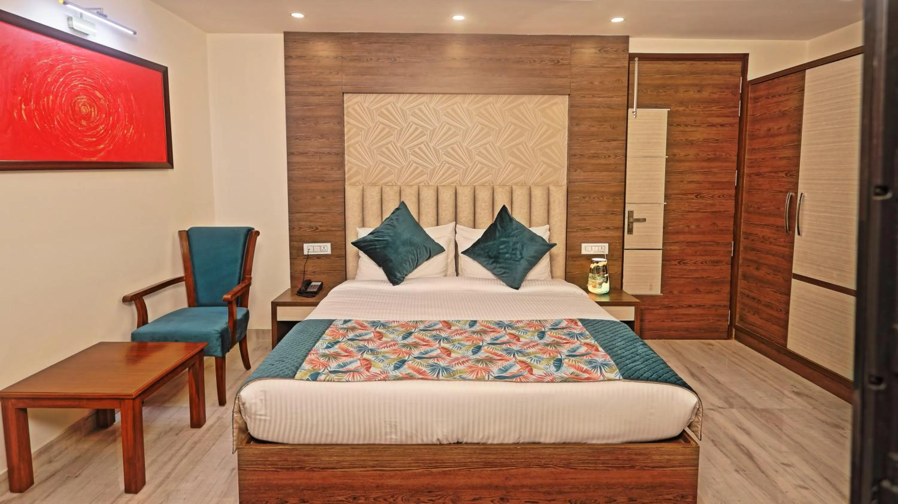 Bed in Hotel Cardinal Oxmo Delhi Airport