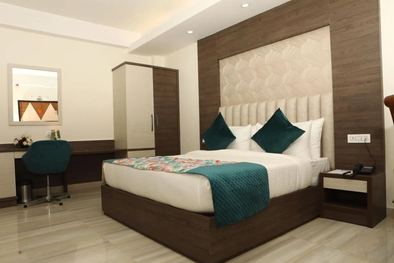 Bed in Hotel Cardinal Oxmo Delhi Airport