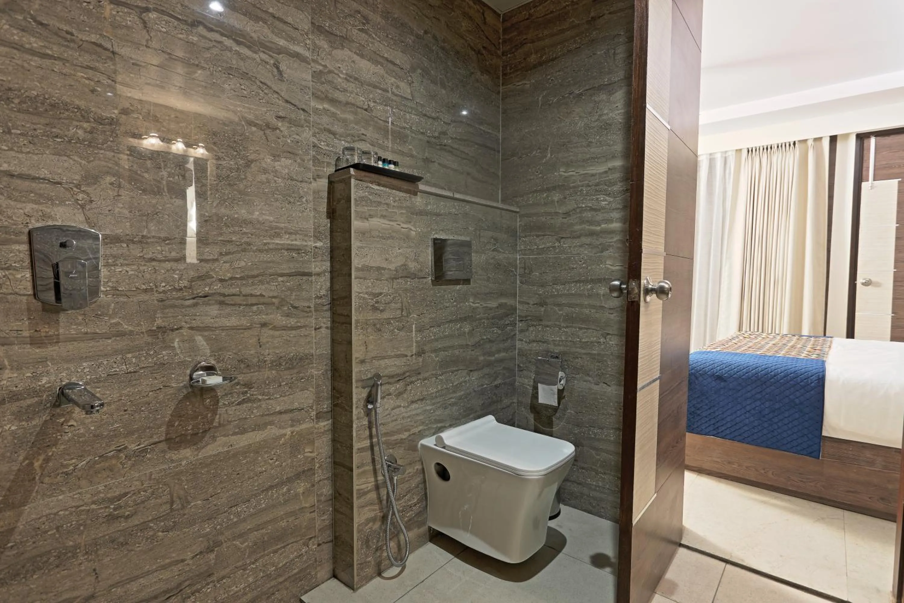 Bathroom in Hotel Cardinal Oxmo Delhi Airport