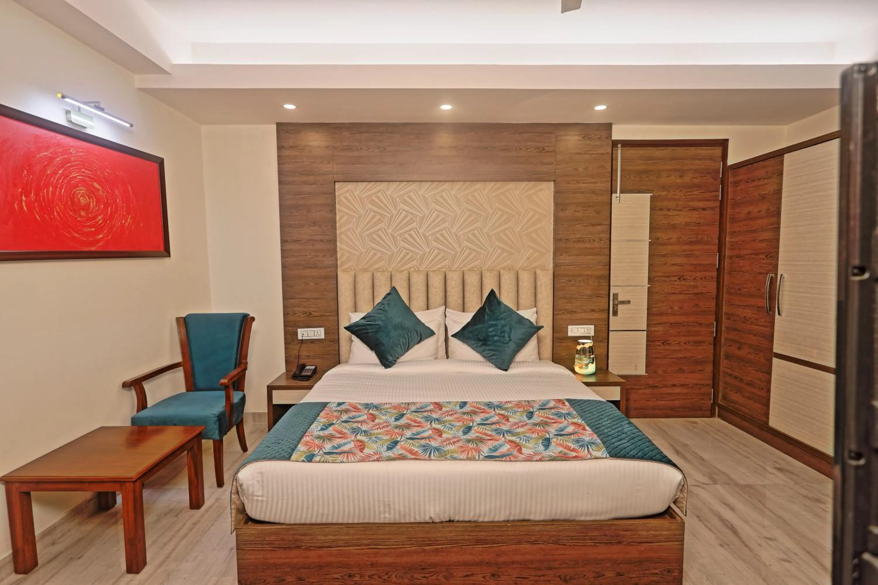 Bed in Hotel Cardinal Oxmo Delhi Airport