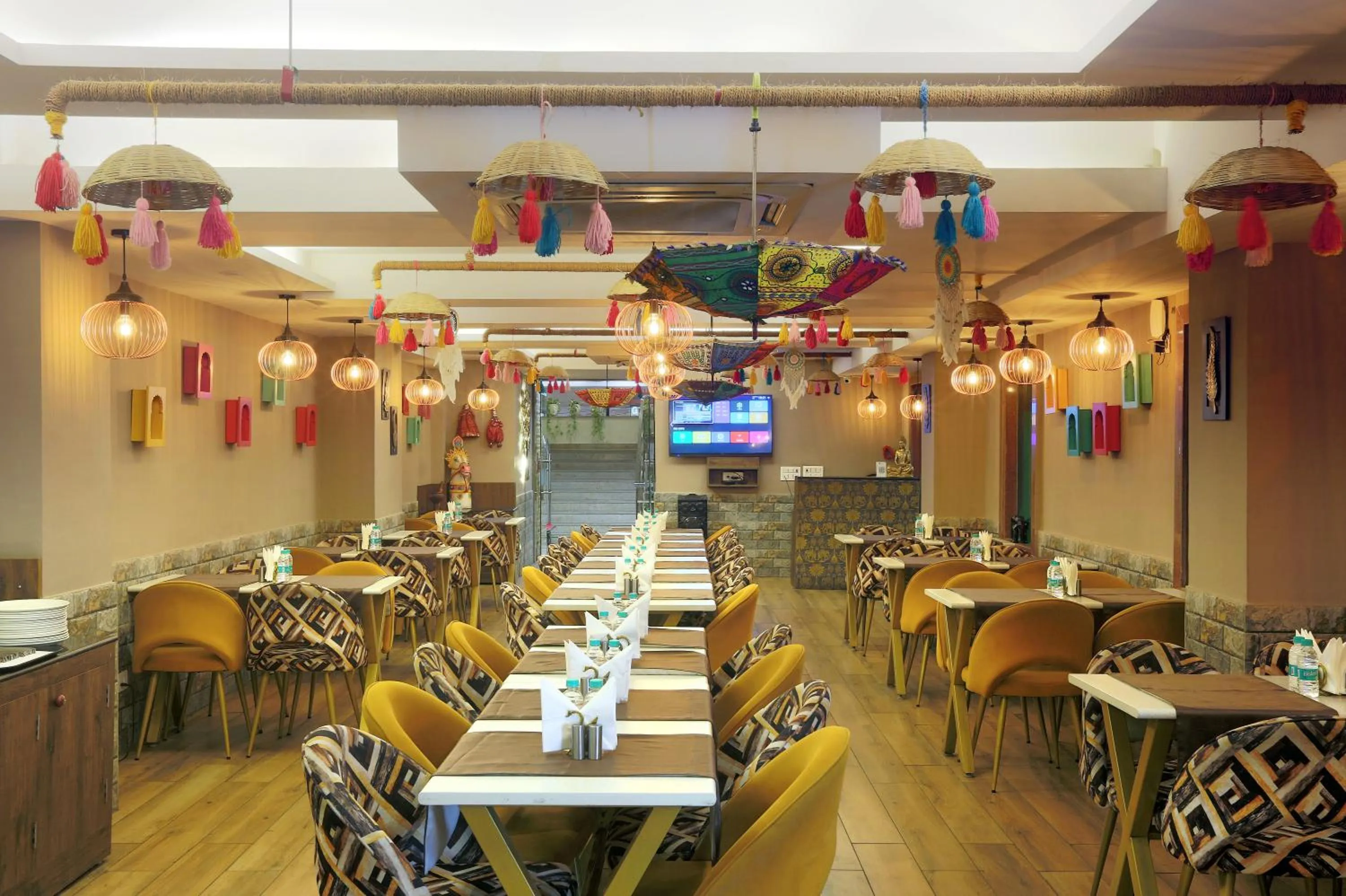 Restaurant/places to eat in Hotel Cardinal Oxmo Delhi Airport