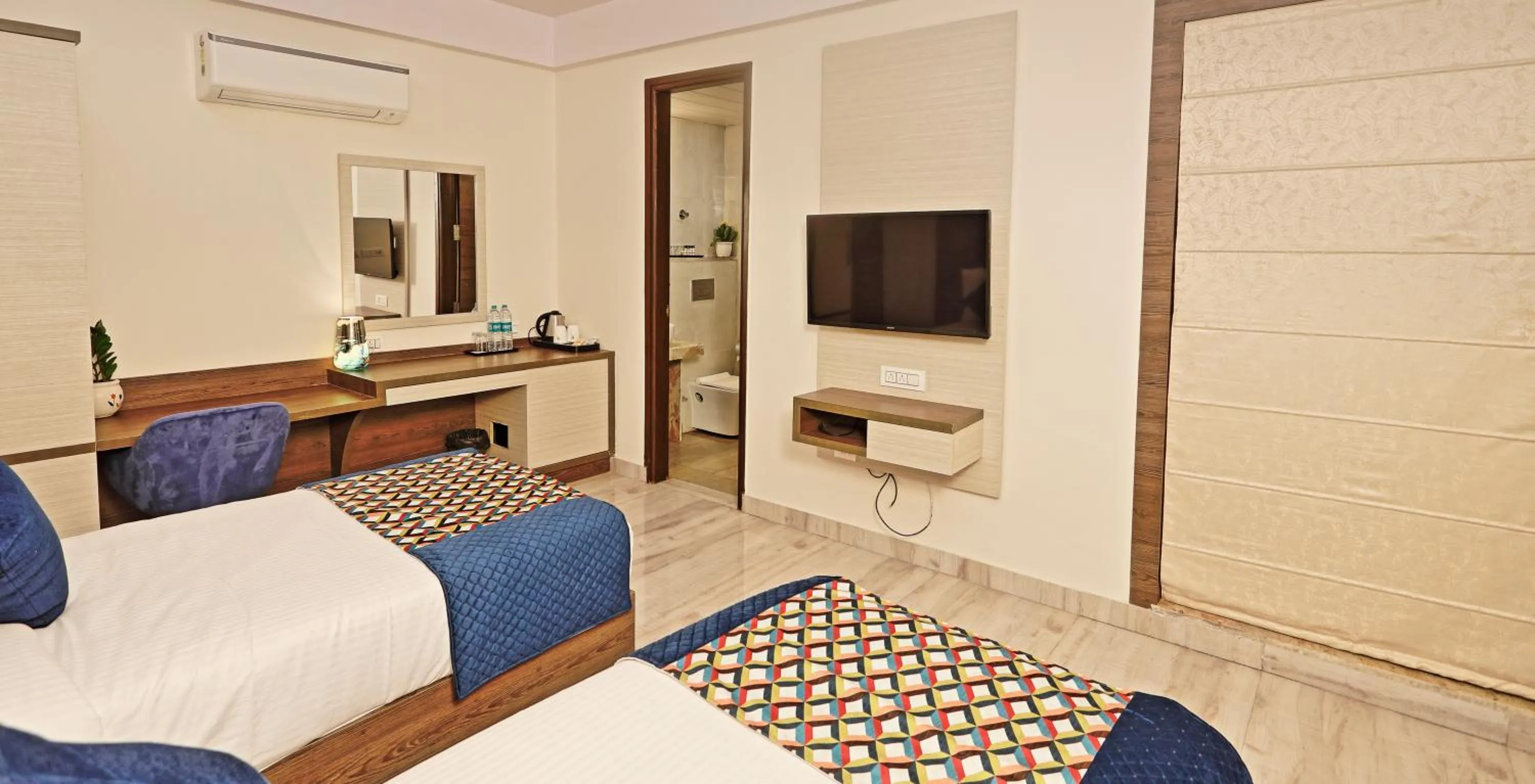 Bed in Hotel Cardinal Oxmo Delhi Airport