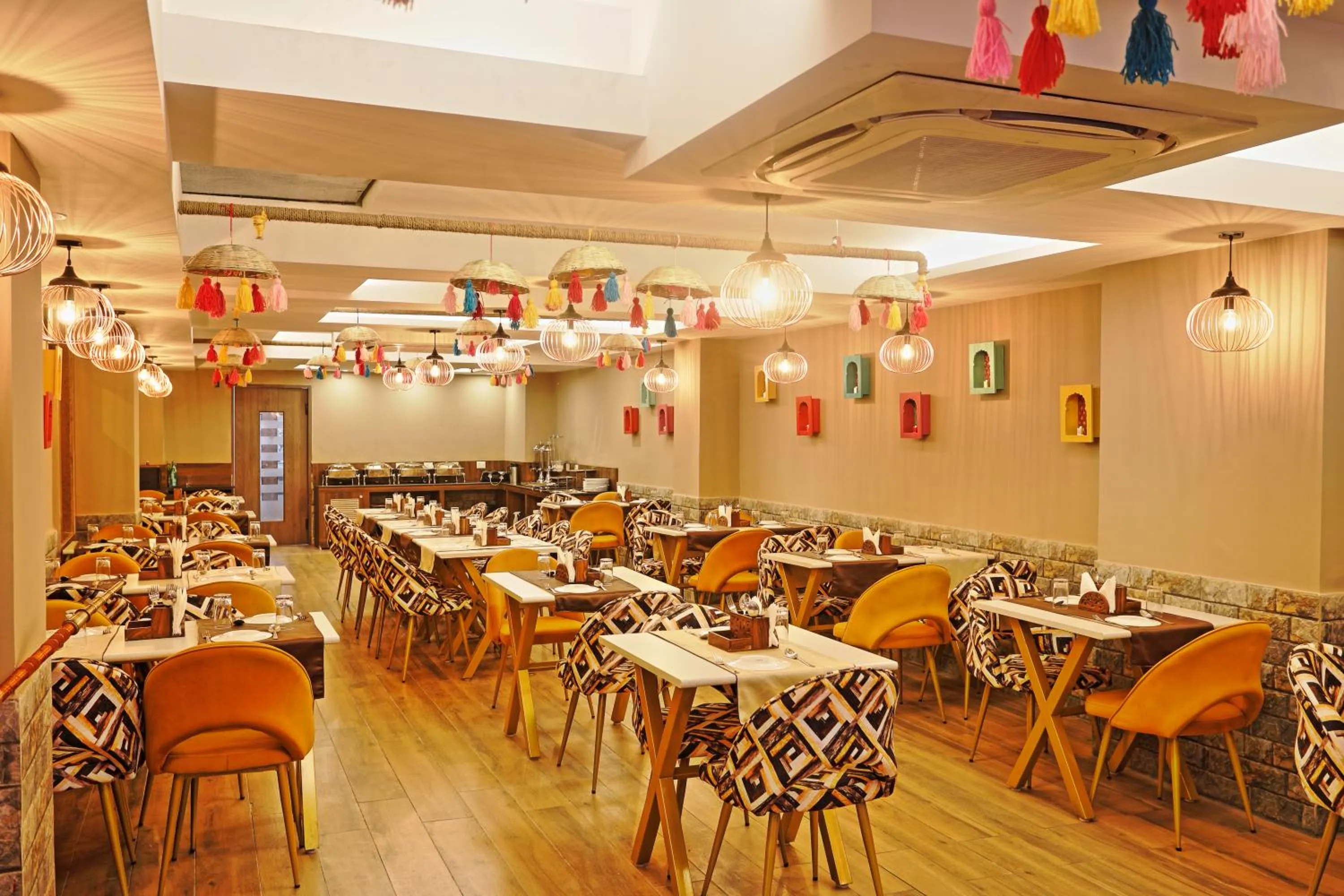 Restaurant/places to eat in Hotel Cardinal Oxmo Delhi Airport