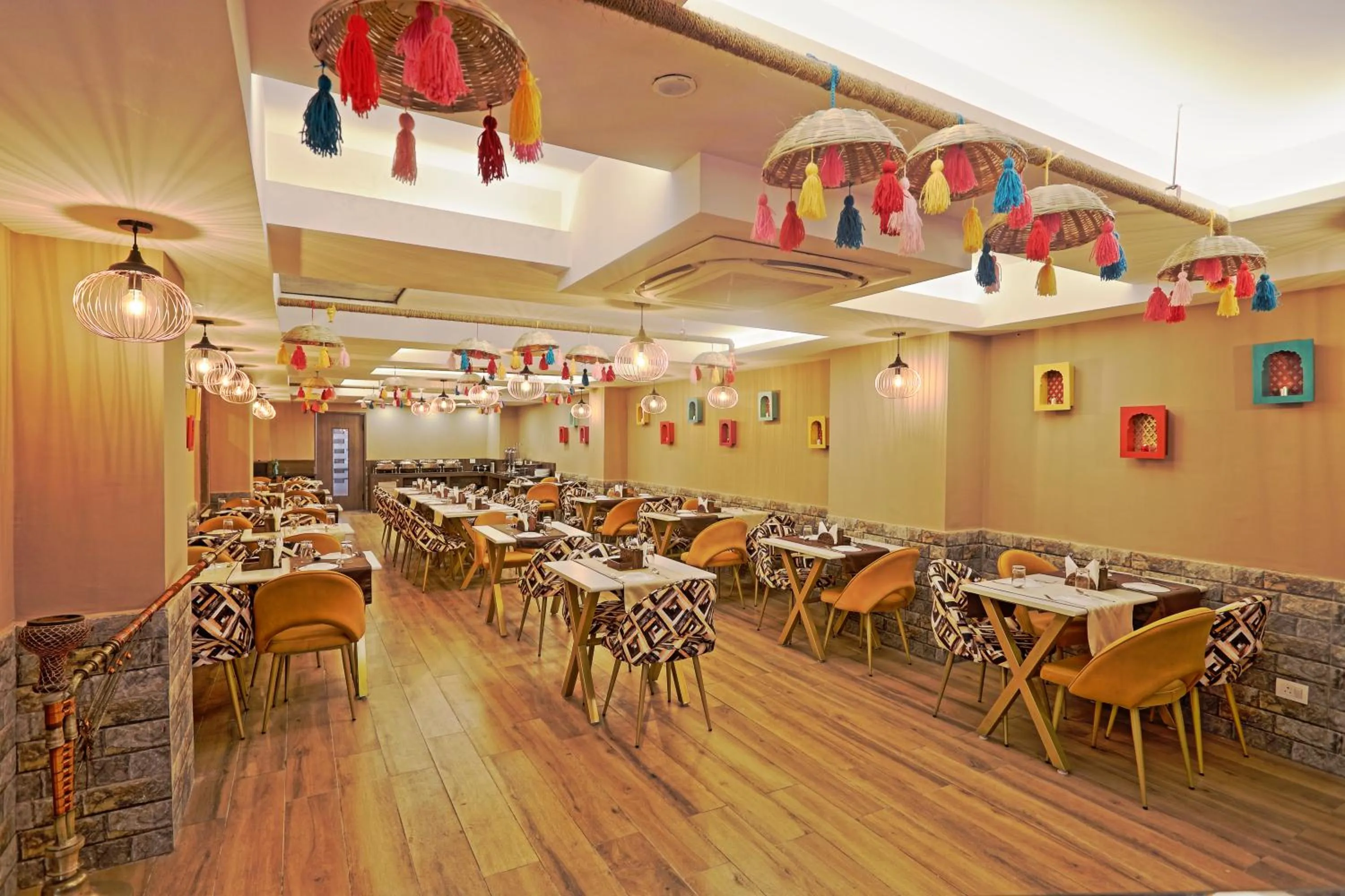 Restaurant/places to eat in Hotel Cardinal Oxmo Delhi Airport