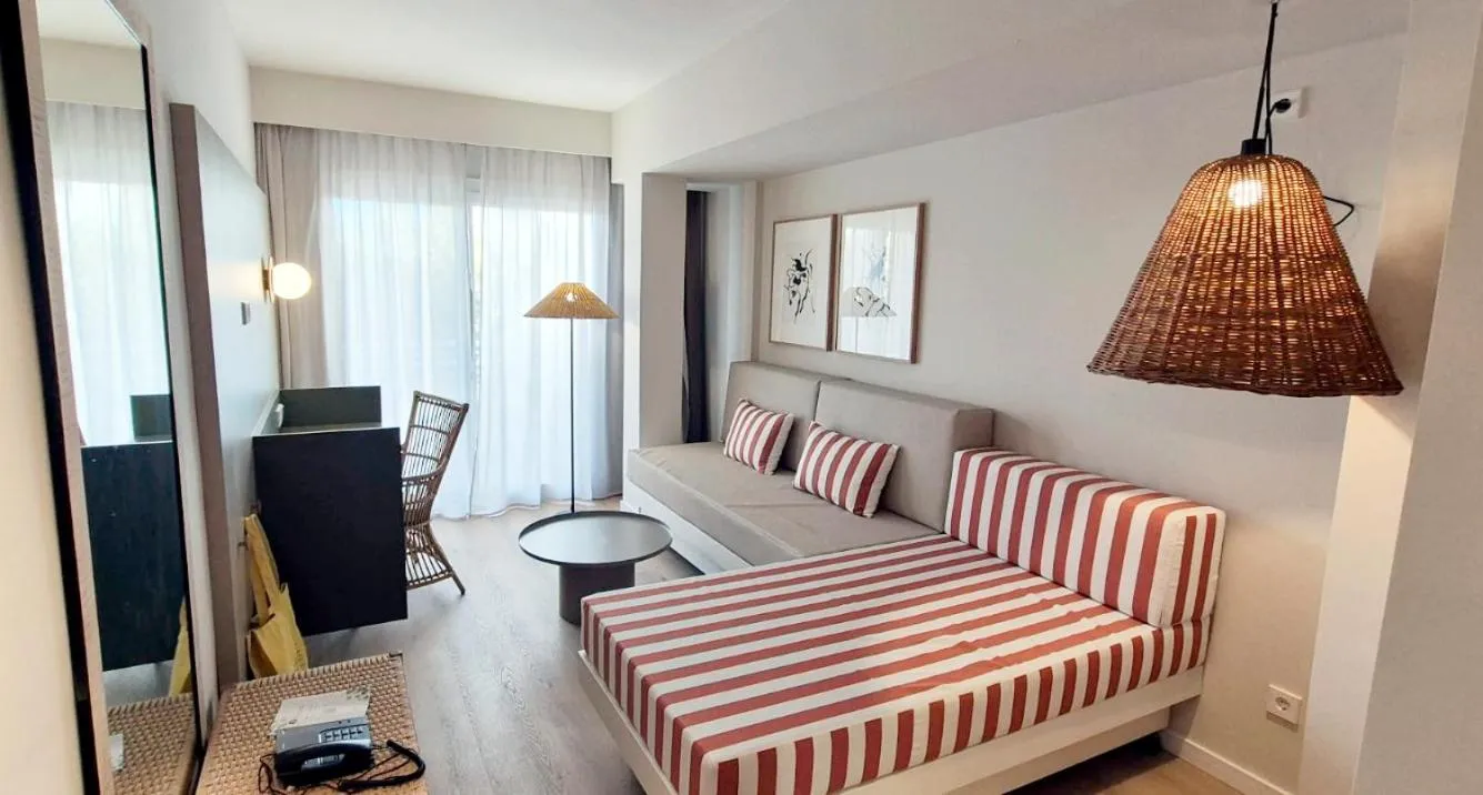 Living room, Bed in Cabot Cap de Mar Spa