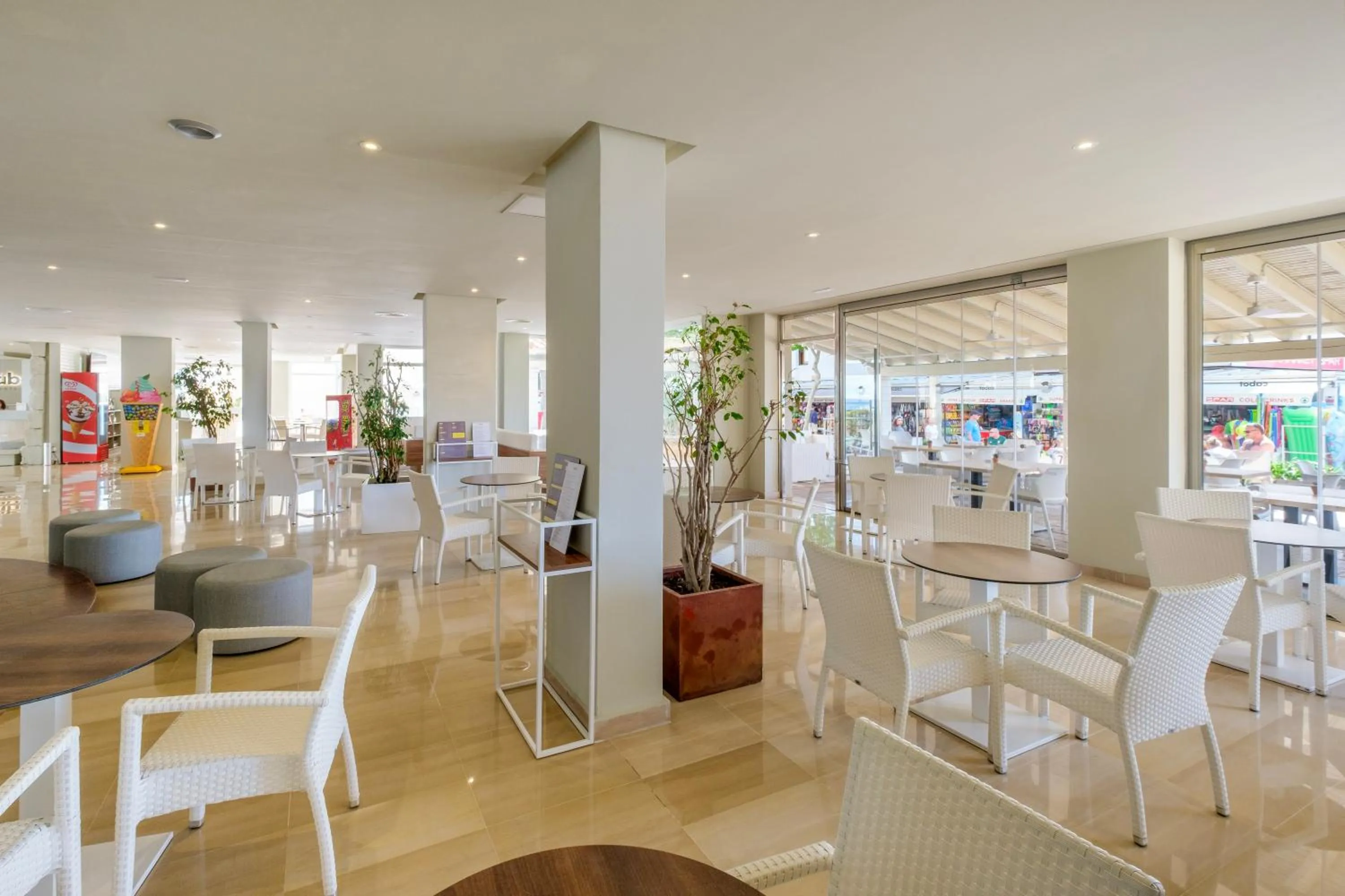 Restaurant/places to eat in Cabot Cap de Mar Spa