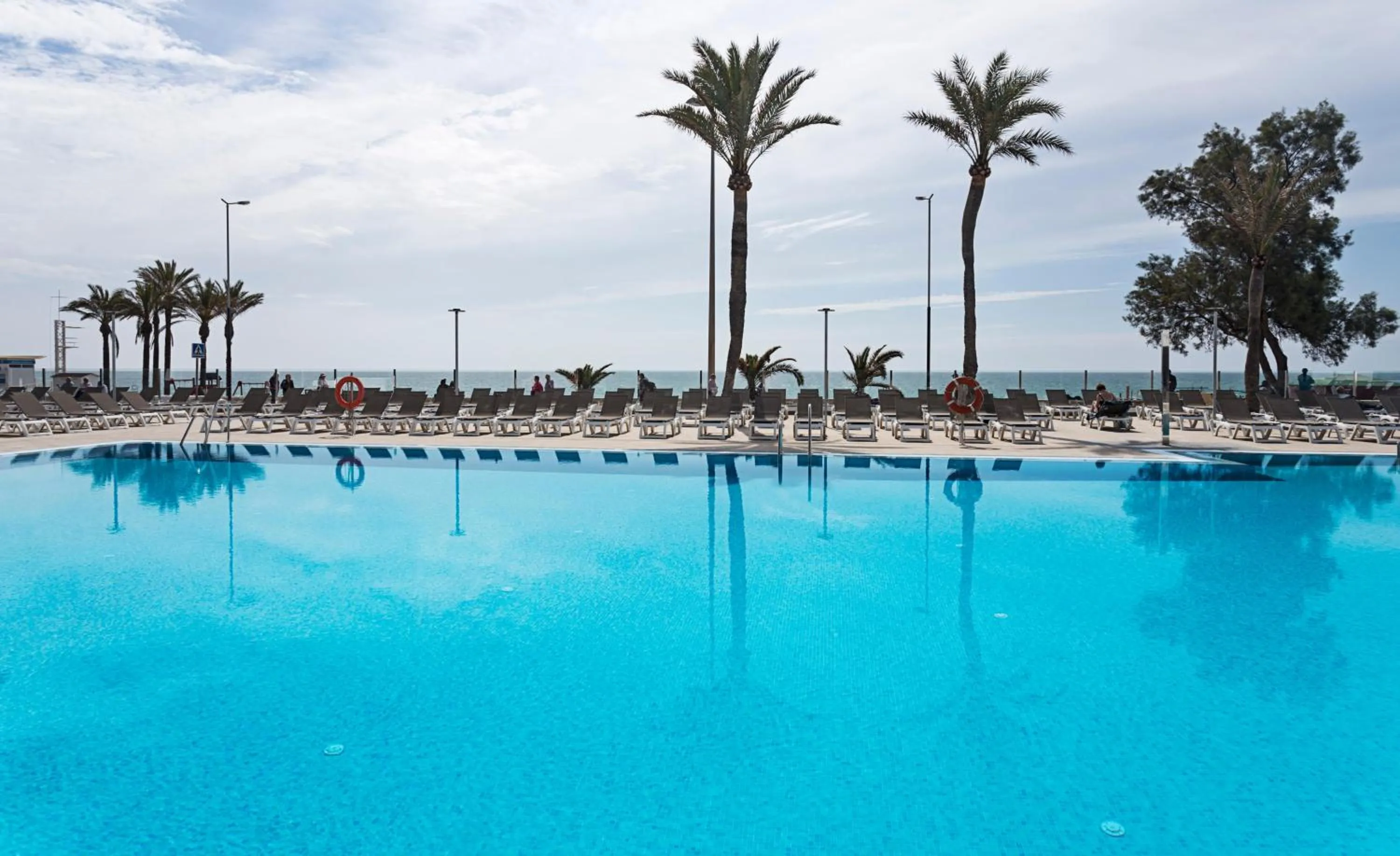 Swimming pool in Hotel Best Sabinal