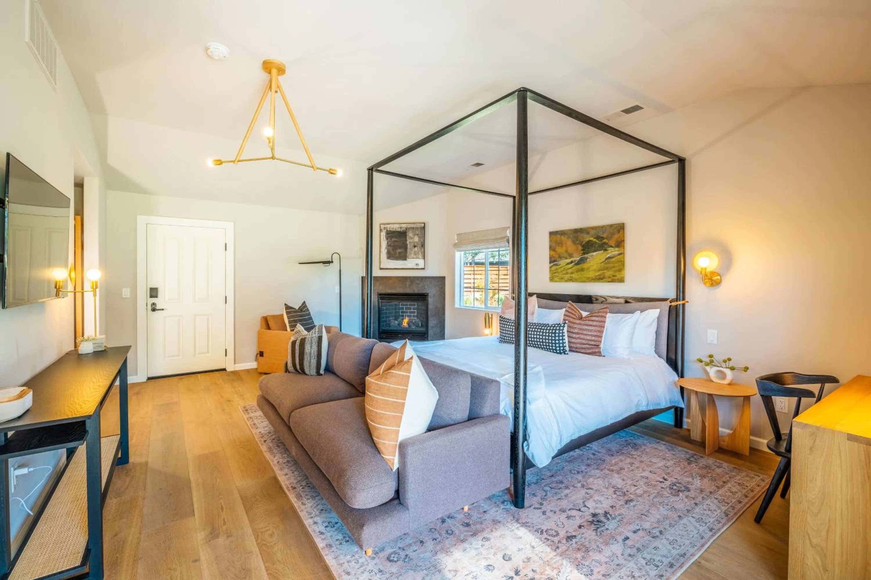 Photo of the whole room, Bed in The Ruse