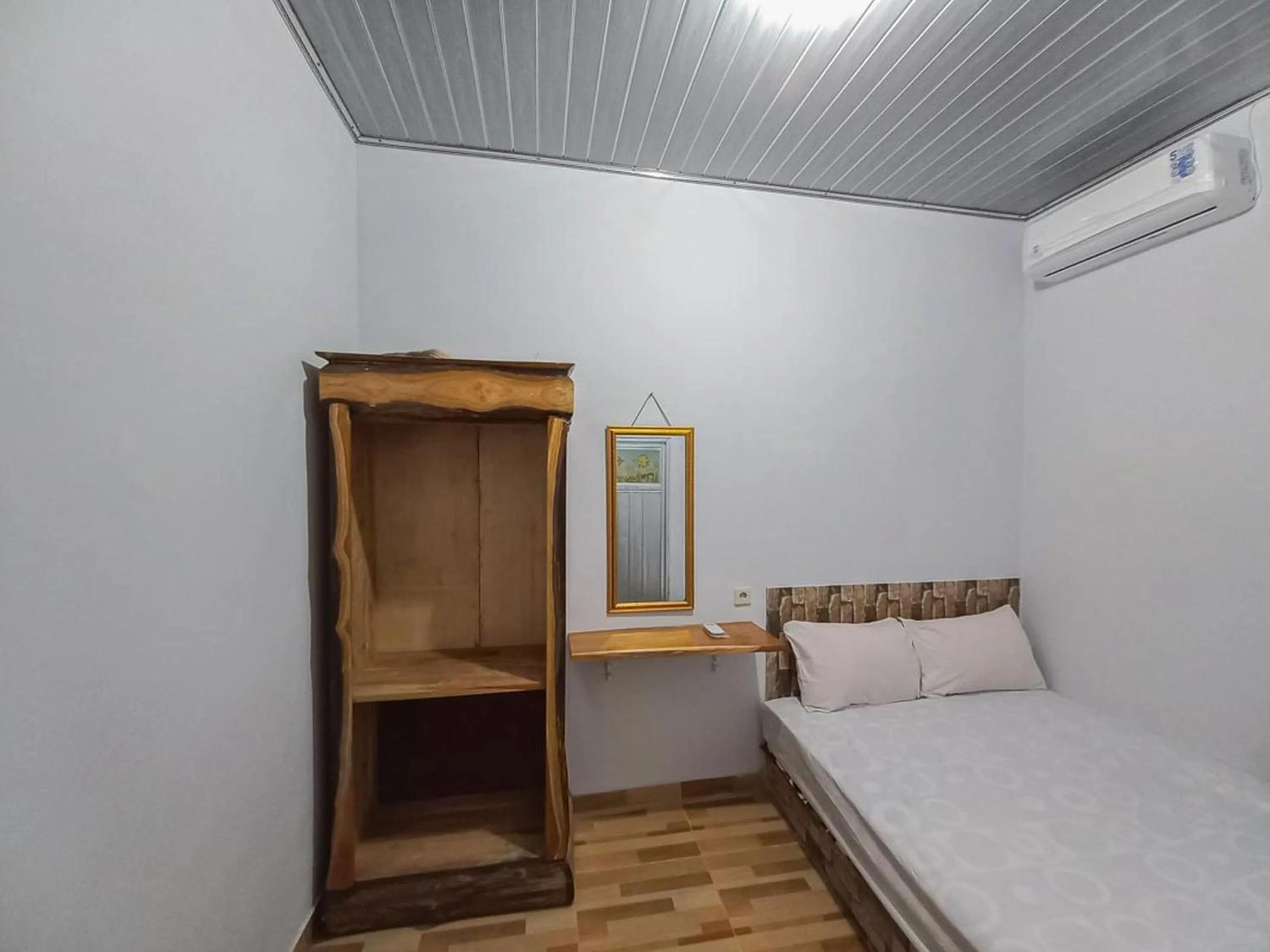 Bedroom, Bed in Labinda Homestay Caruban Mitra RedDoorz