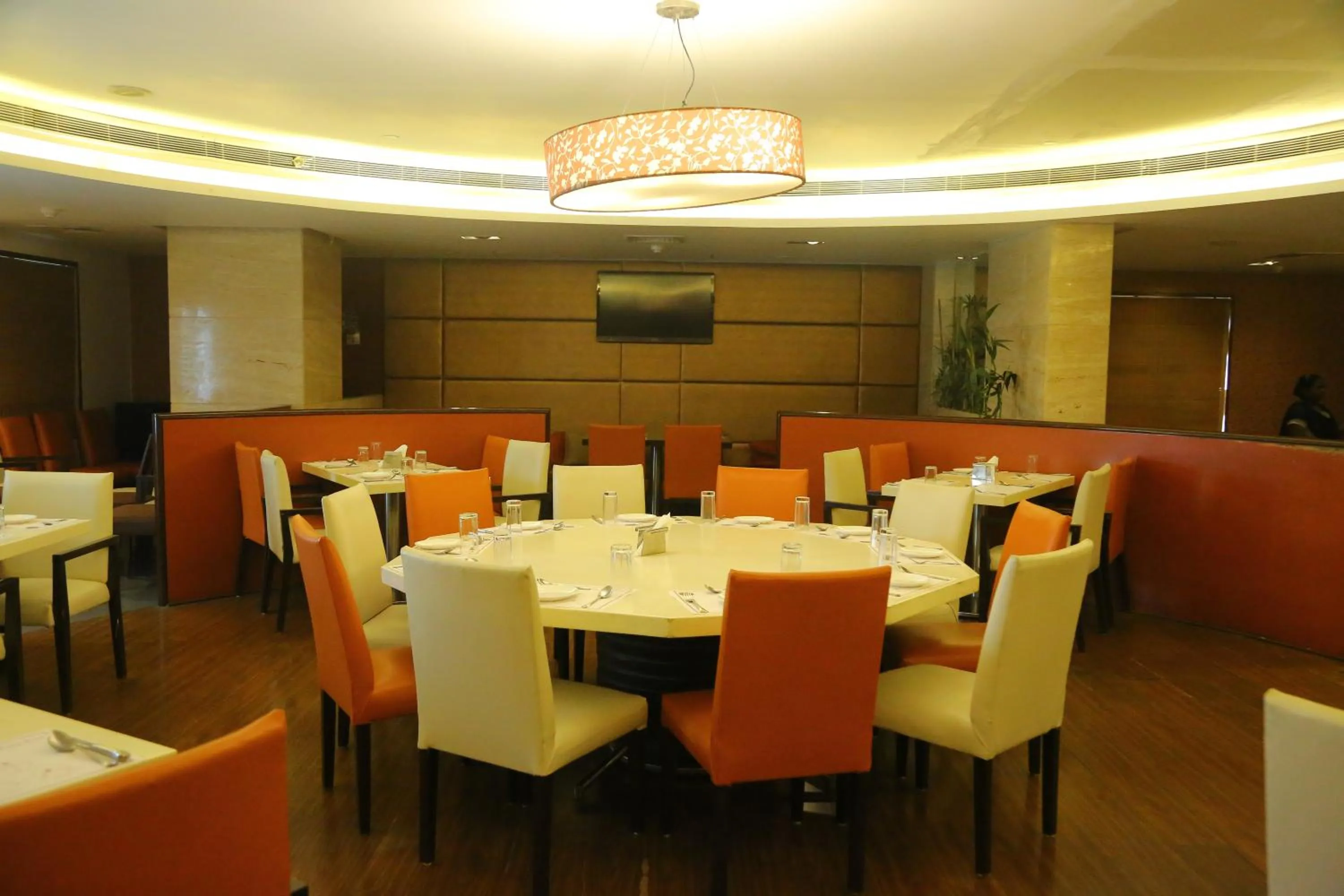 Restaurant/places to eat in HOTEL SALEM CASTLE