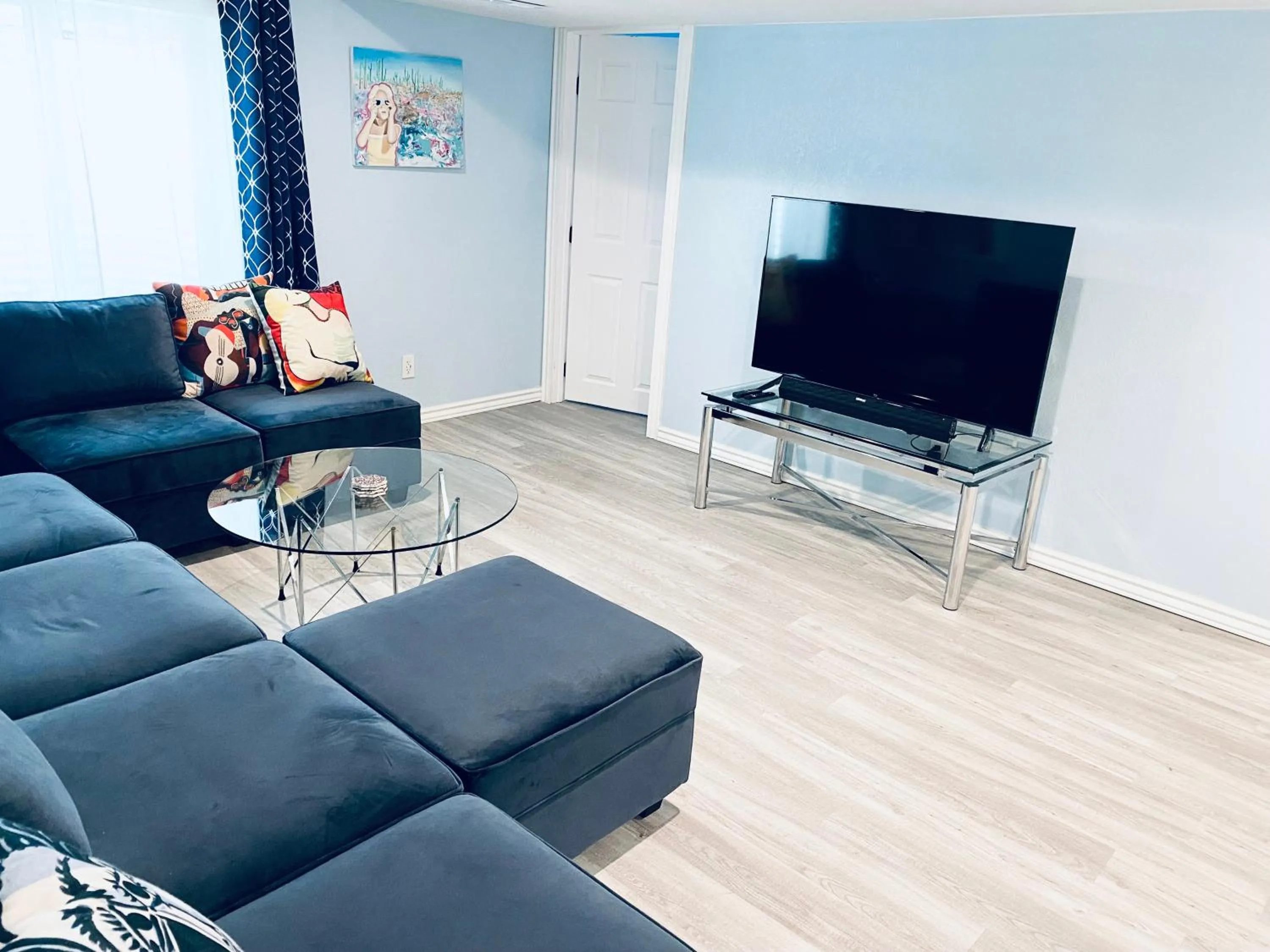 TV and multimedia in 3br home 2br unit close to USAFA with fireplace