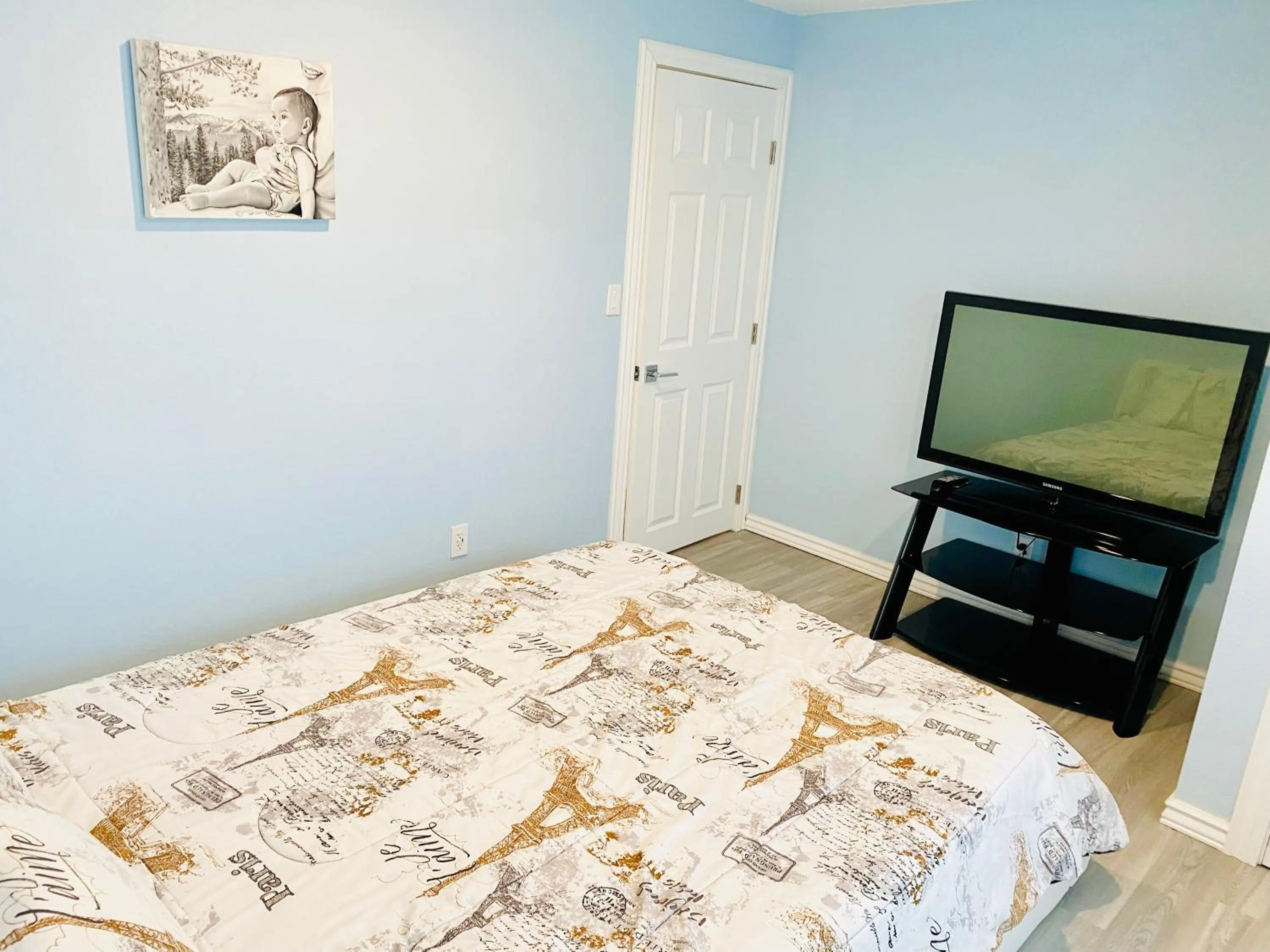 Bed in 3br home 2br unit close to USAFA with fireplace