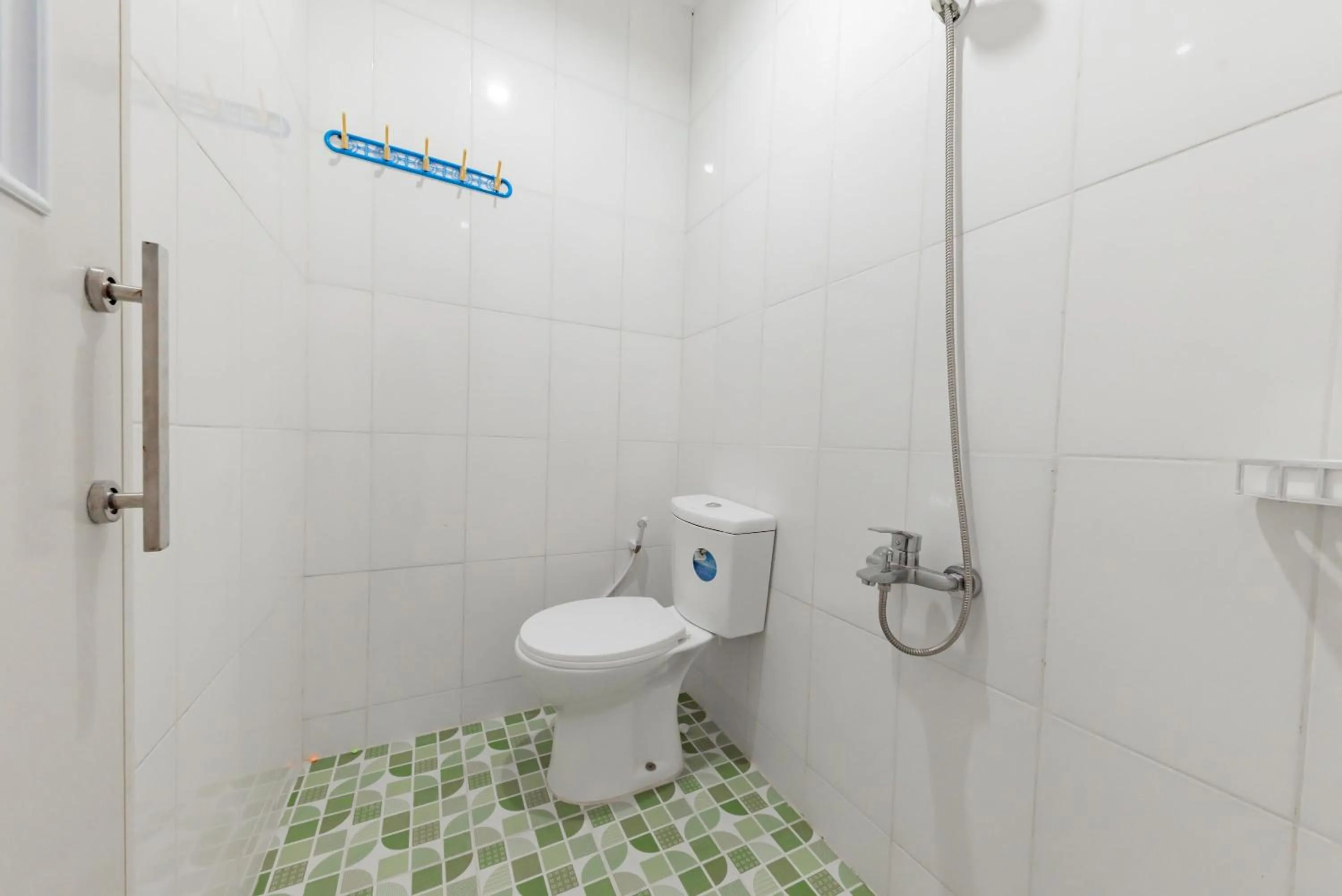 Bathroom in RedDoorz Syariah Plus near Tugu Bubur Ayam Cianjur