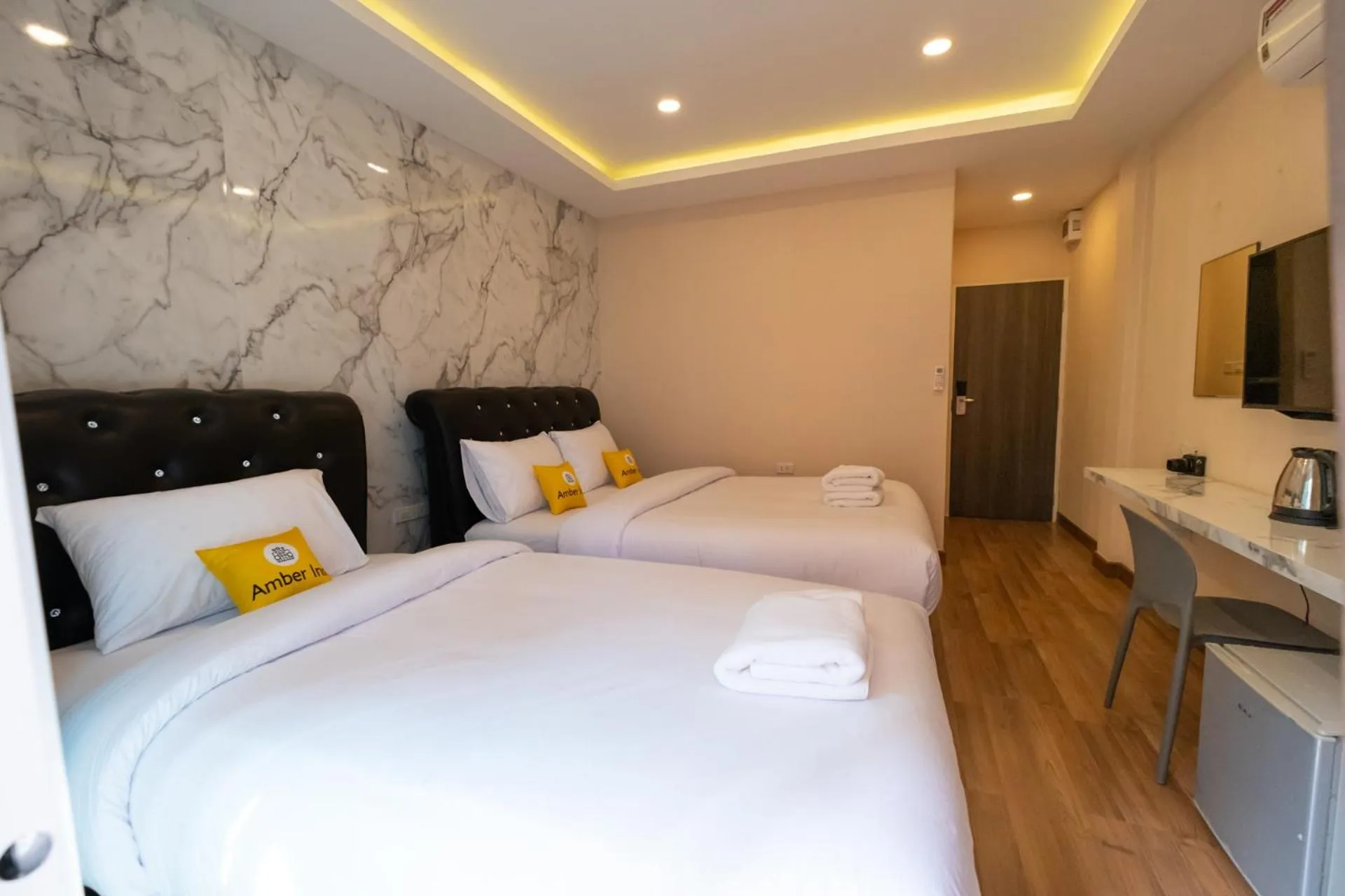 Photo of the whole room, Bed in Amber Inn