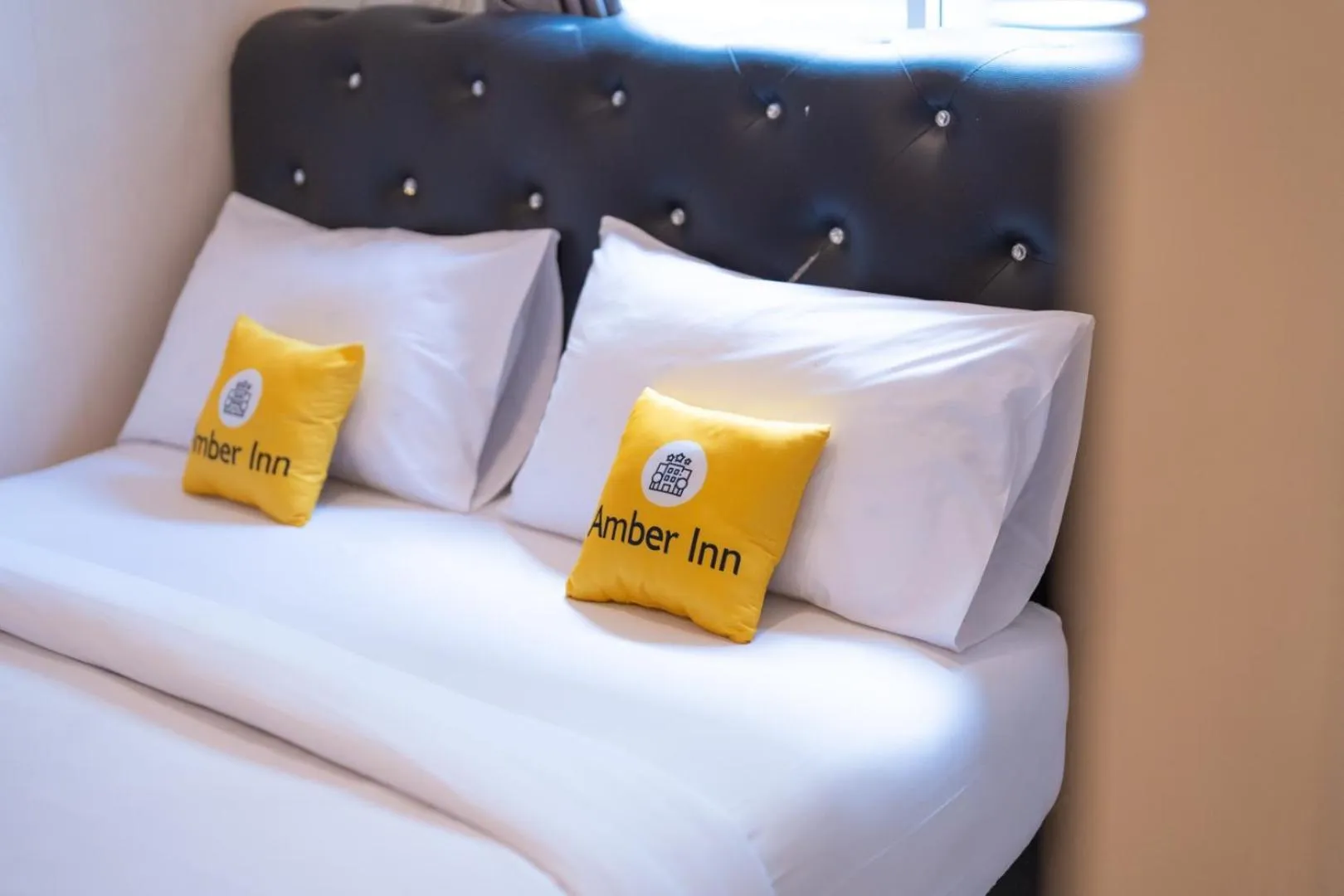 Bedroom, Bed in Amber Inn