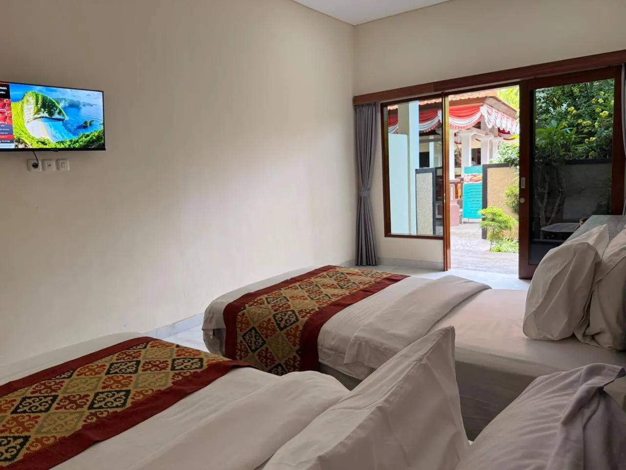 TV and multimedia, Bed in THE LAVIANA HOTEL