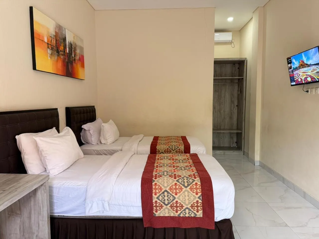 TV and multimedia, Bed in THE LAVIANA HOTEL