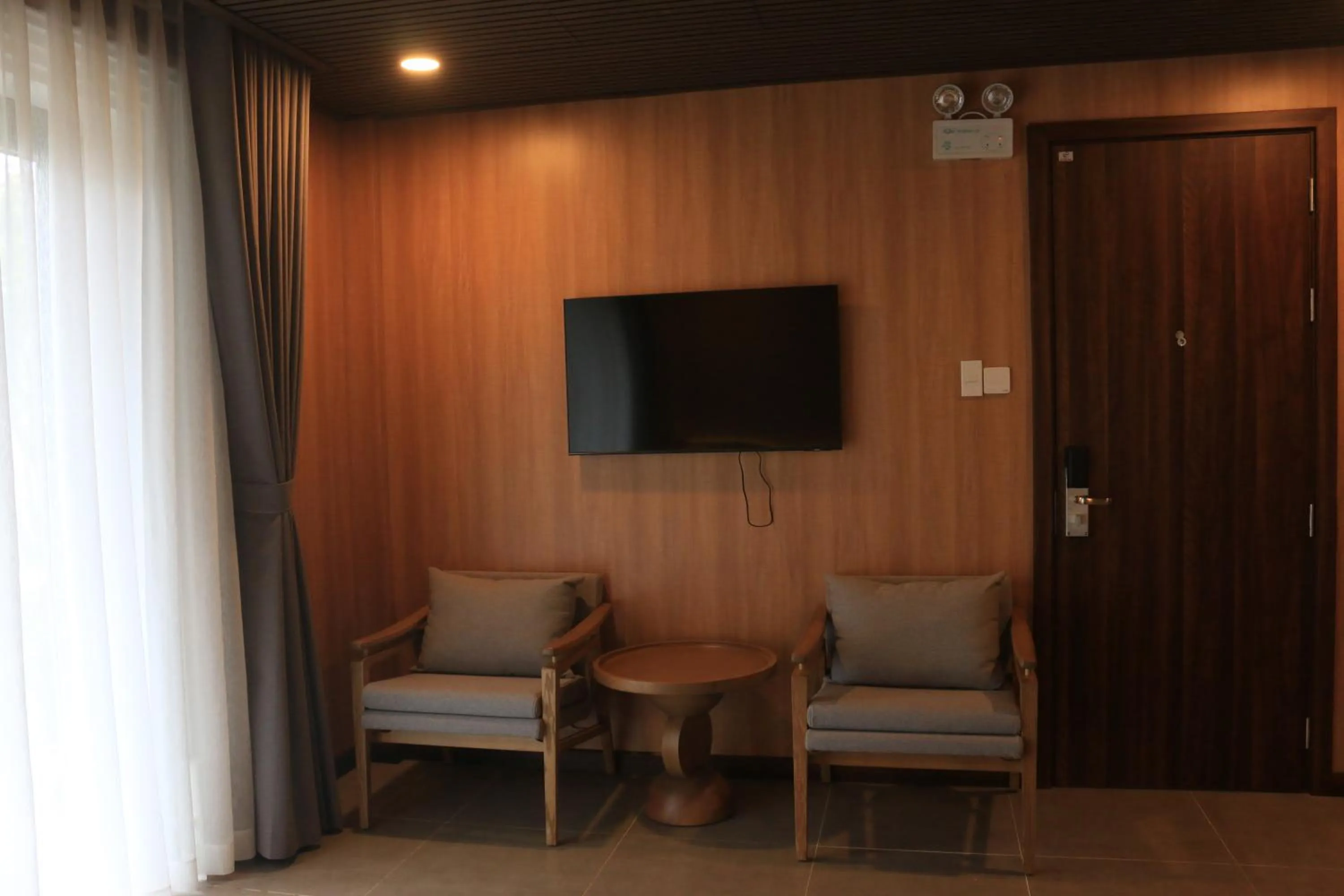 Communal lounge/ TV room in Lavender Dalat Hotel and Resorts