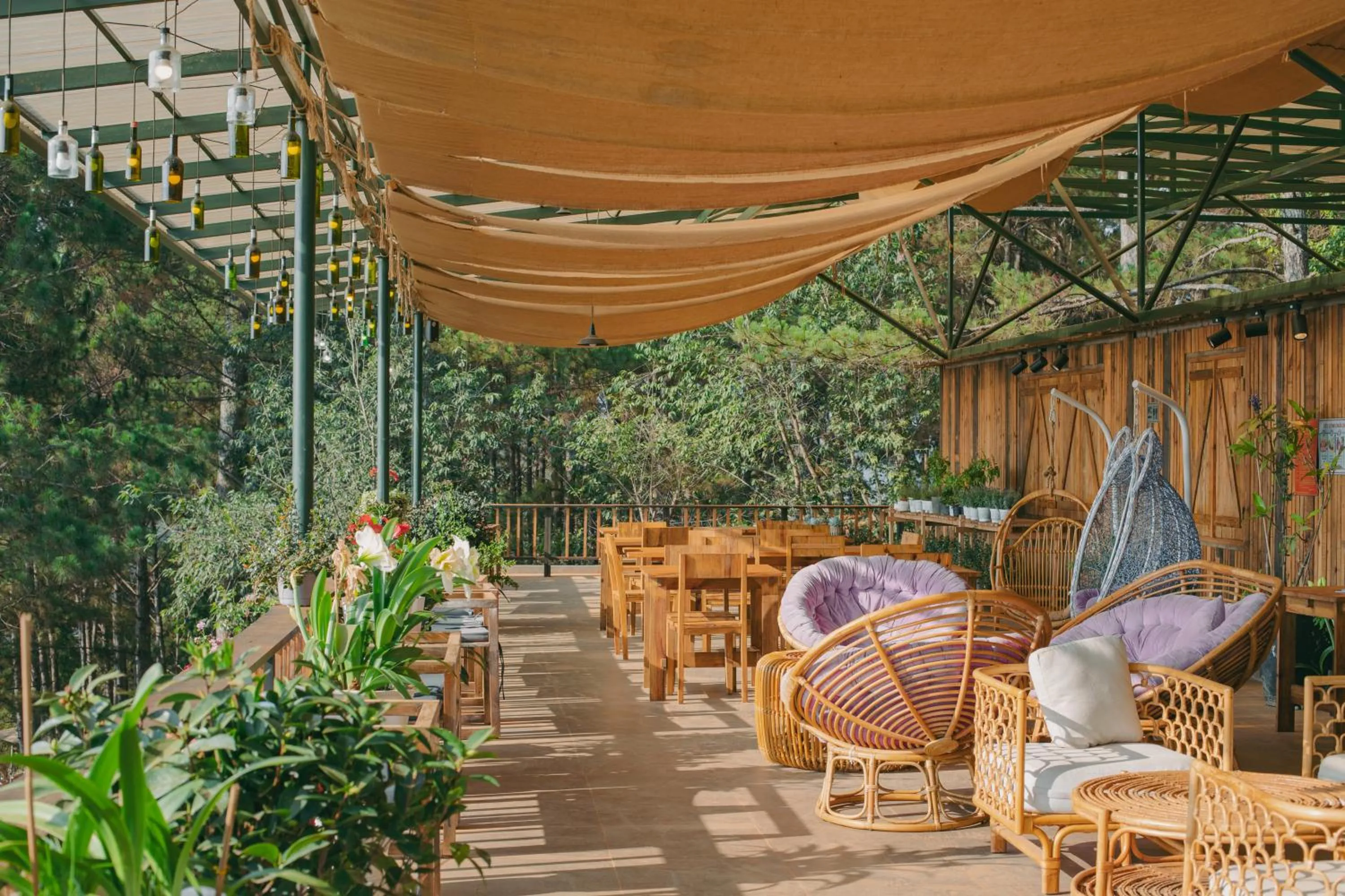 Restaurant/places to eat in Lavender Dalat Hotel and Resorts