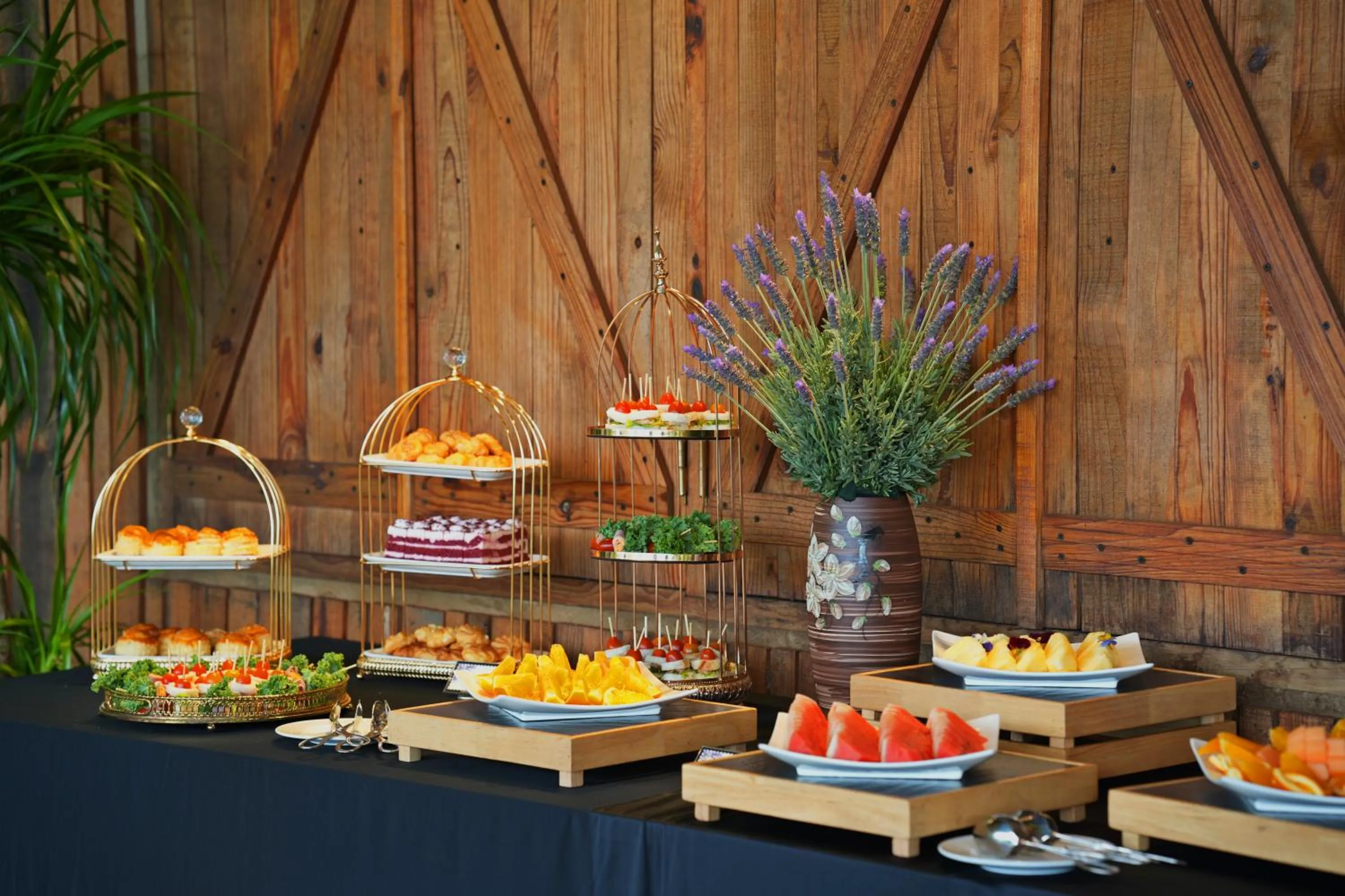 Restaurant/places to eat in Lavender Dalat Hotel and Resorts