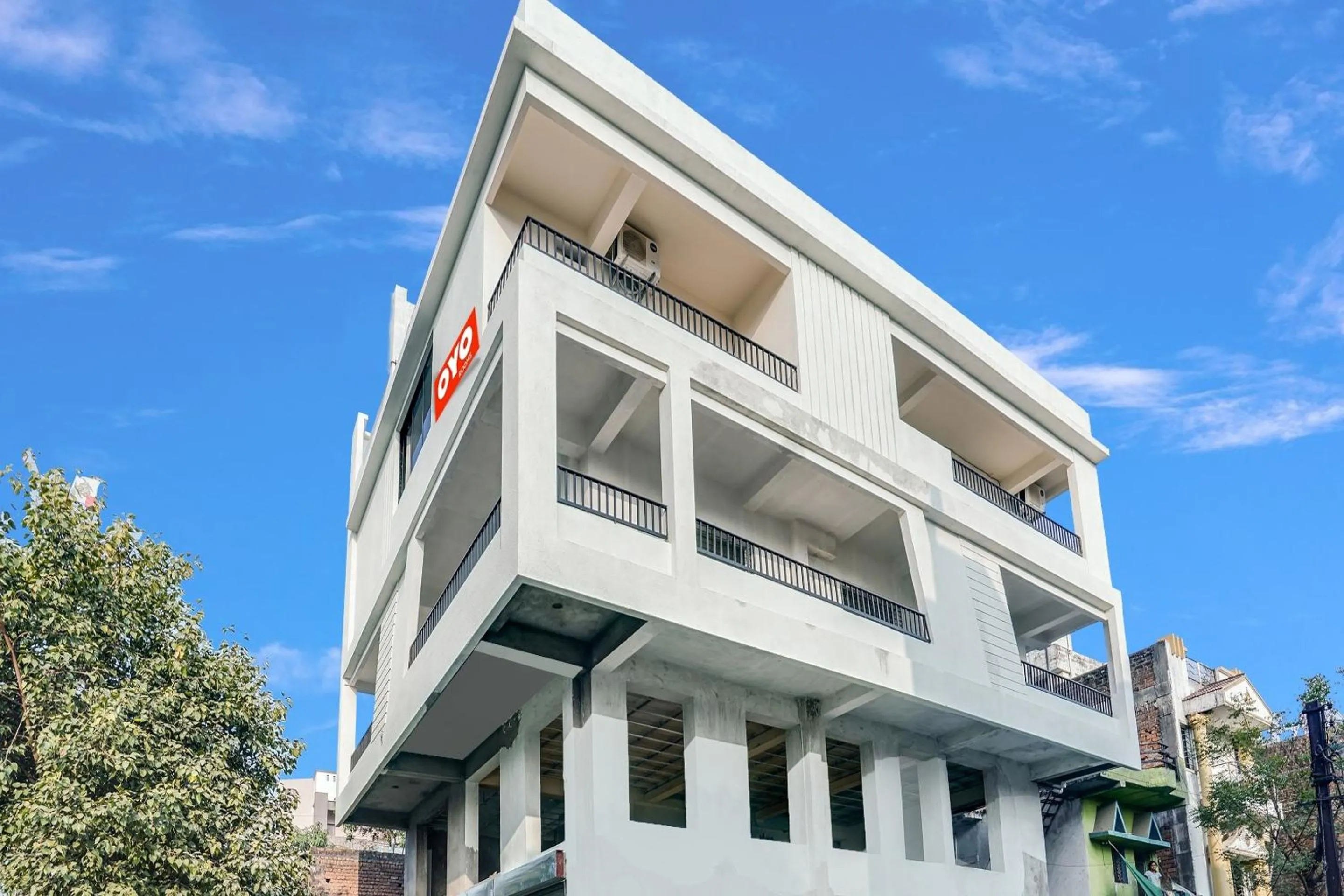 Facade/entrance in Hotel O White Villa