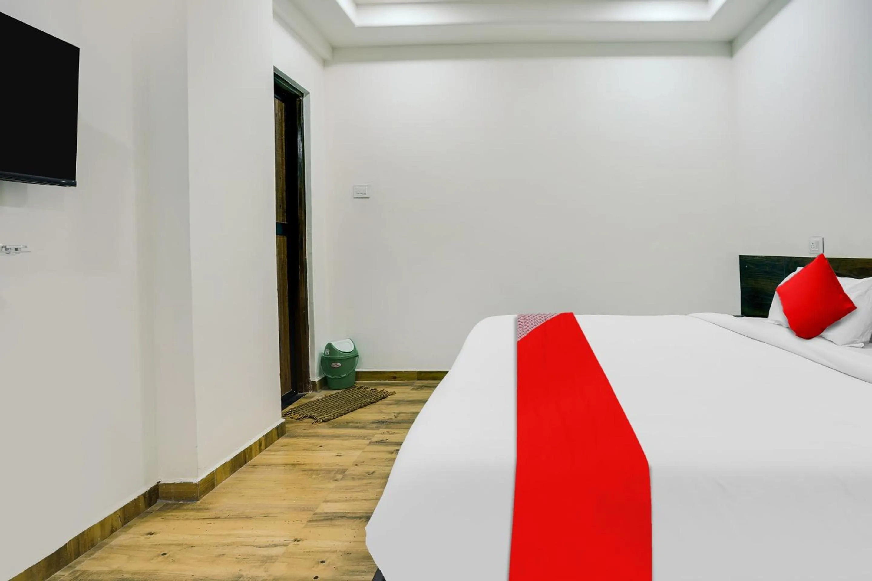 Bedroom, Bed in Super Hotel O White Villa