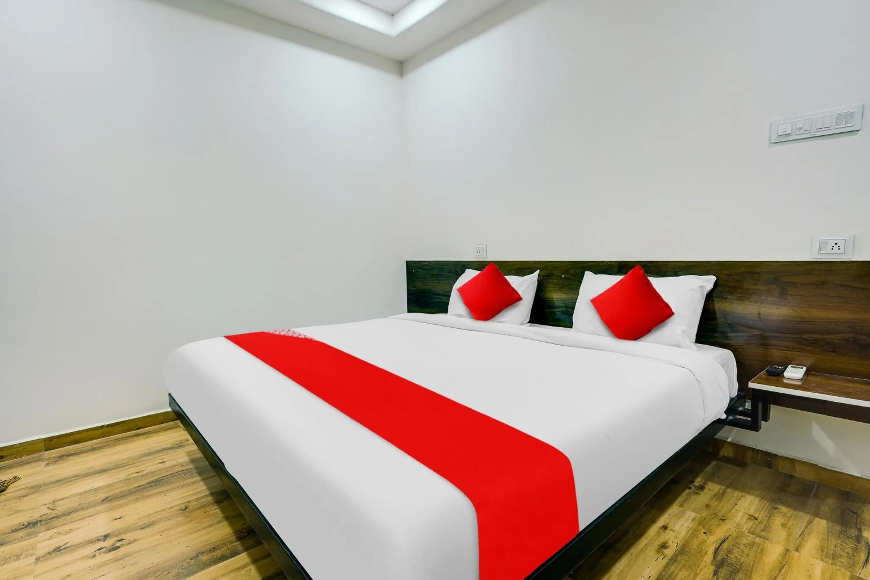 Bedroom, Bed in Hotel O White Villa