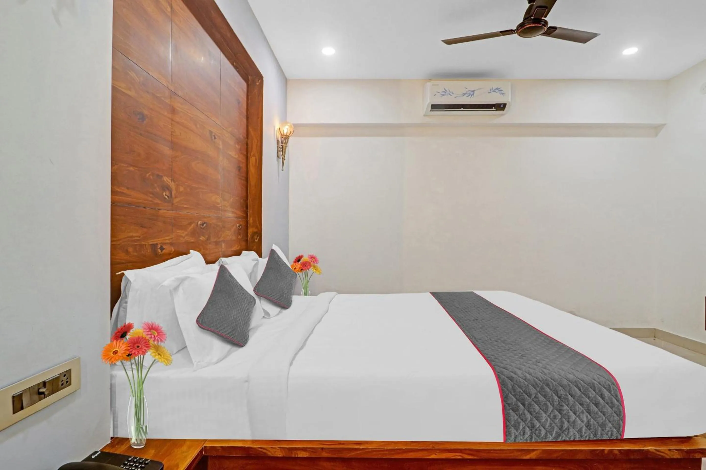 Bedroom, Bed in Super Townhouse Rcc Pride