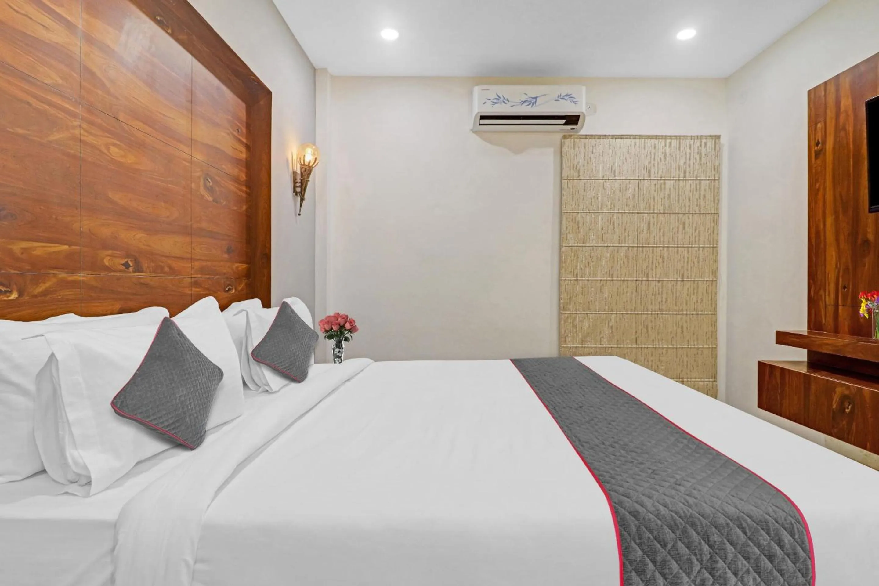 Bedroom, Bed in Super Townhouse Rcc Pride