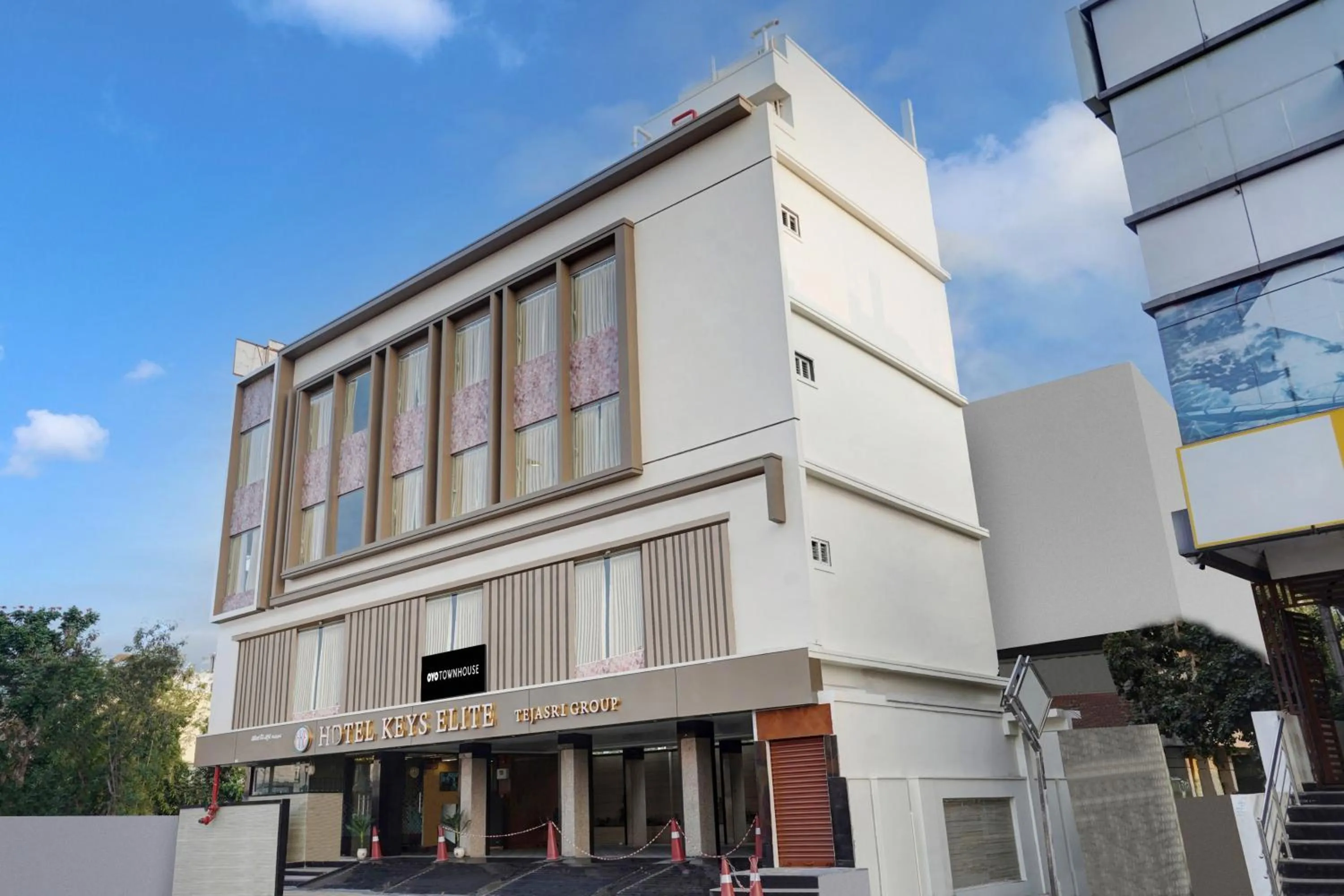 Facade/entrance in Super Collection O KEYS ELITE