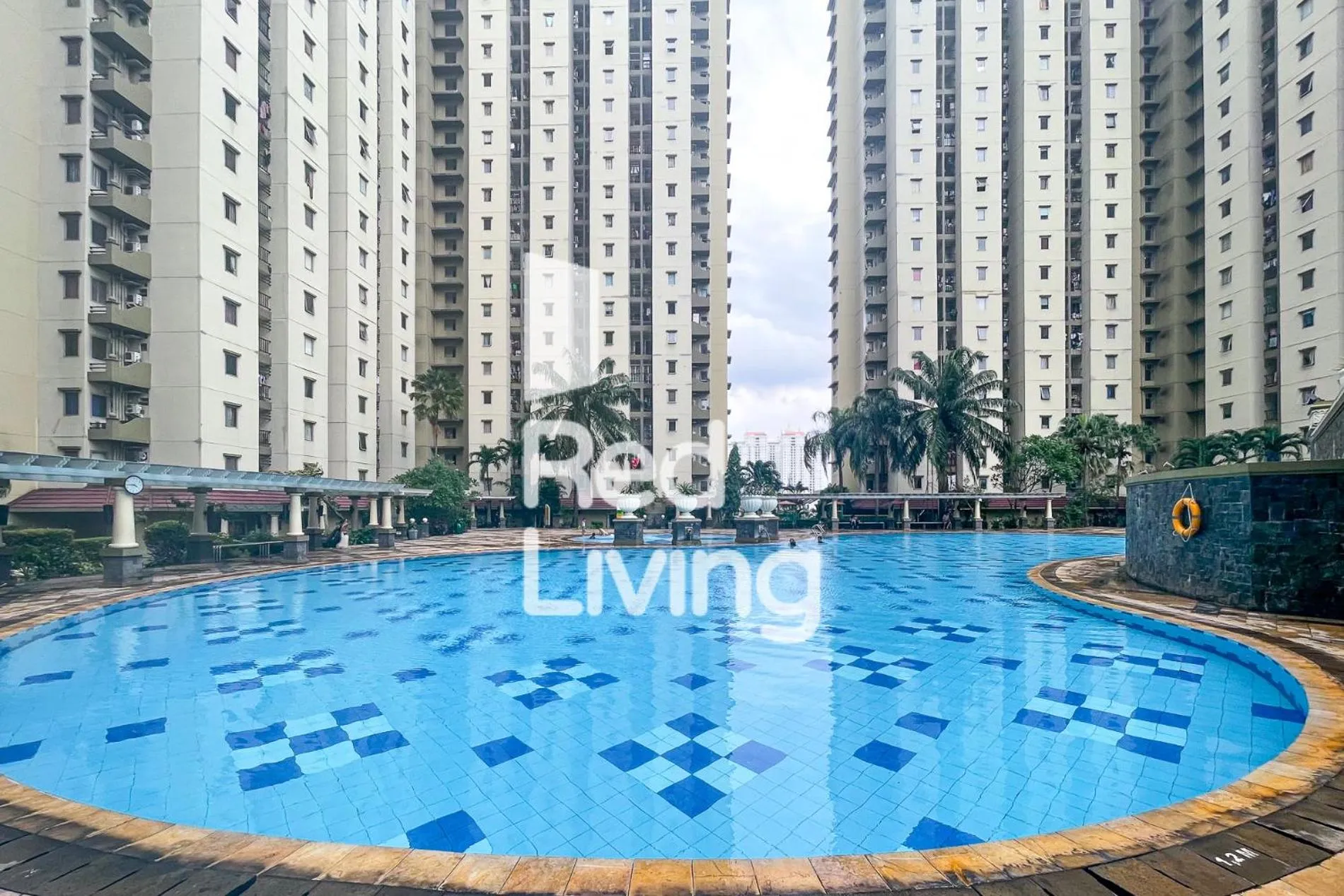 Swimming pool in RedLiving Apartemen Mediterania Palace - Meditrans Property Tower B