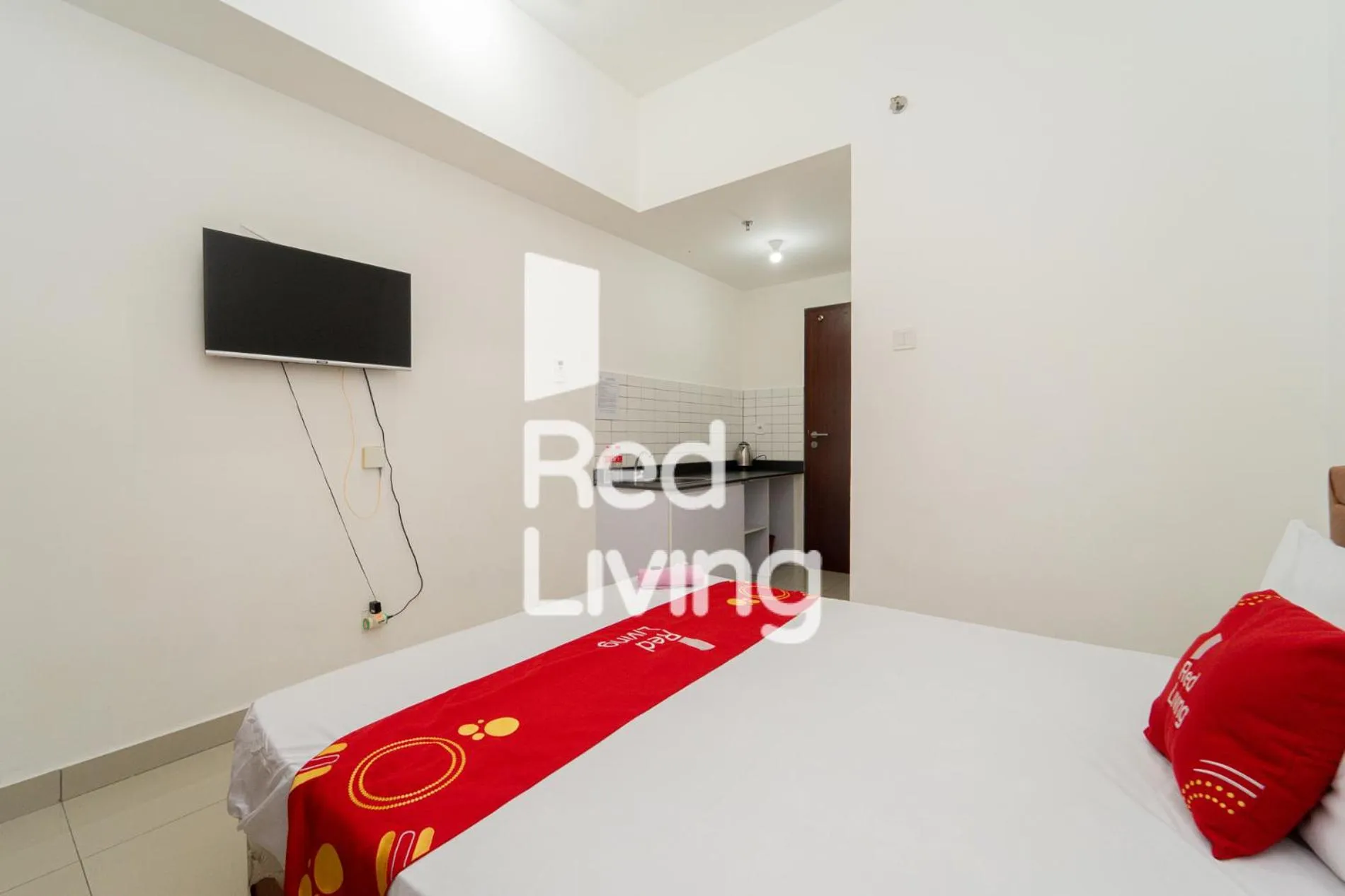 Bedroom, Bed in RedLiving Apartemen Sayana - Sentra Jaya