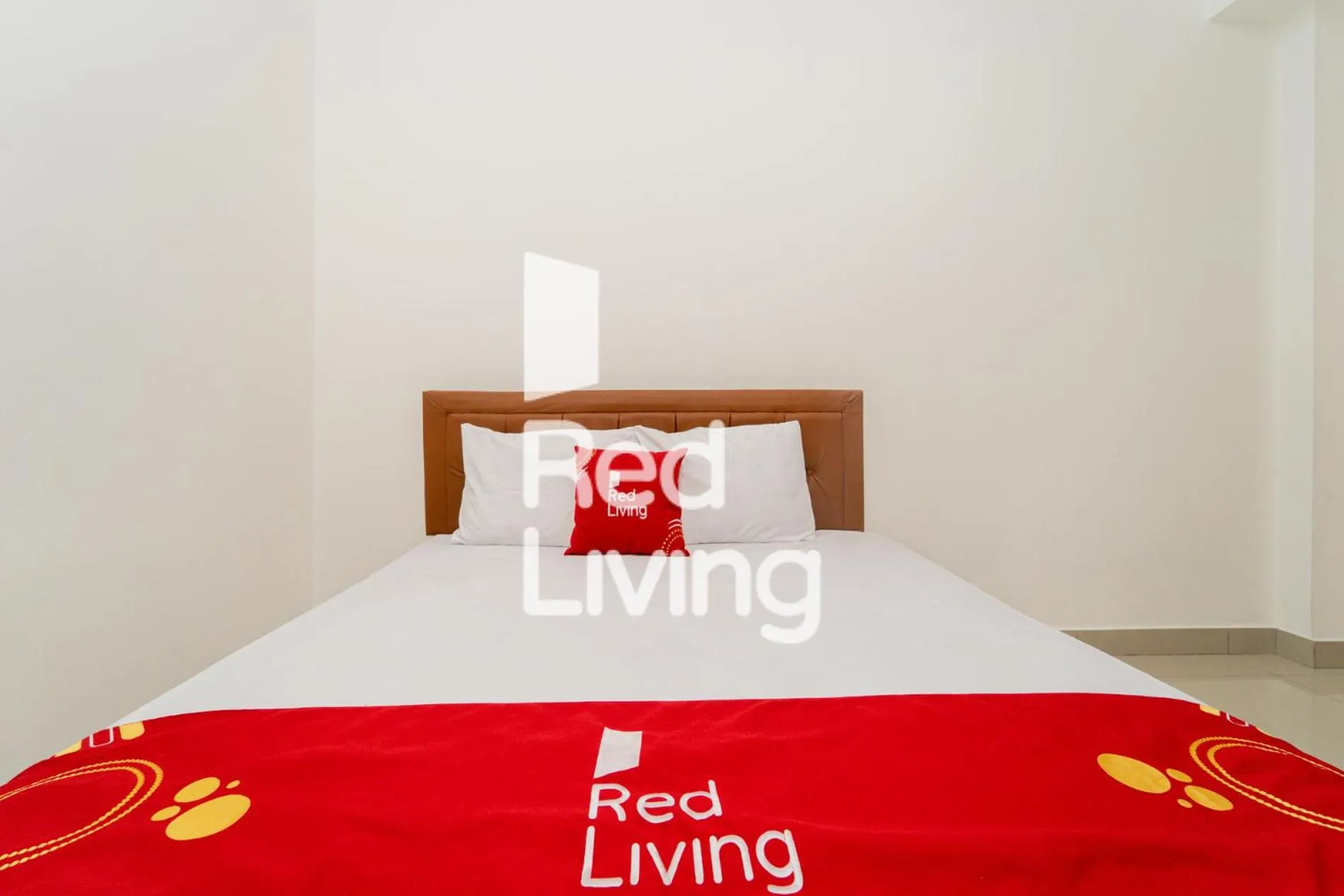 Bedroom, Bed in RedLiving Apartemen Sayana - Sentra Jaya