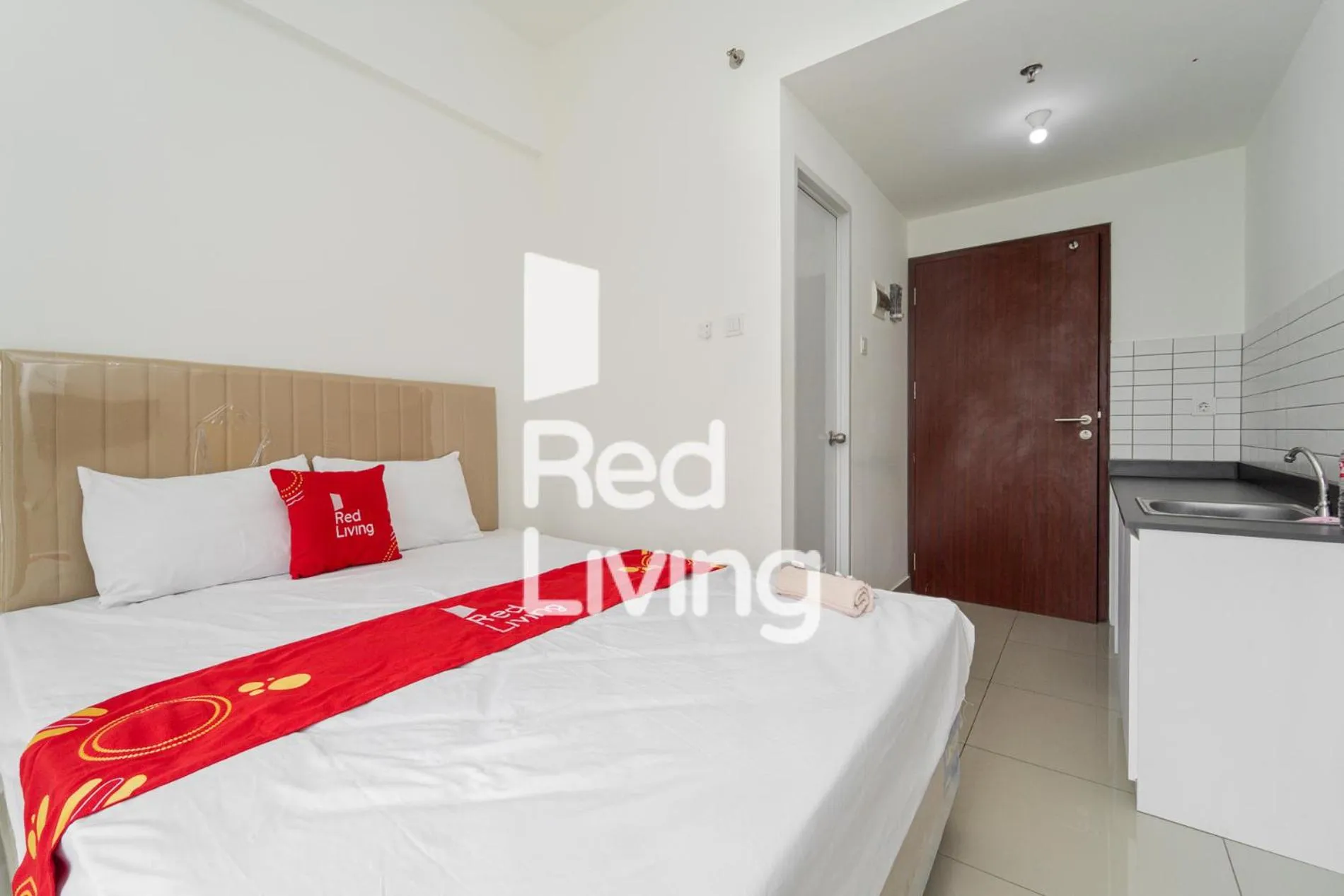 Bedroom, Bed in RedLiving Apartemen Sayana - Sentra Jaya