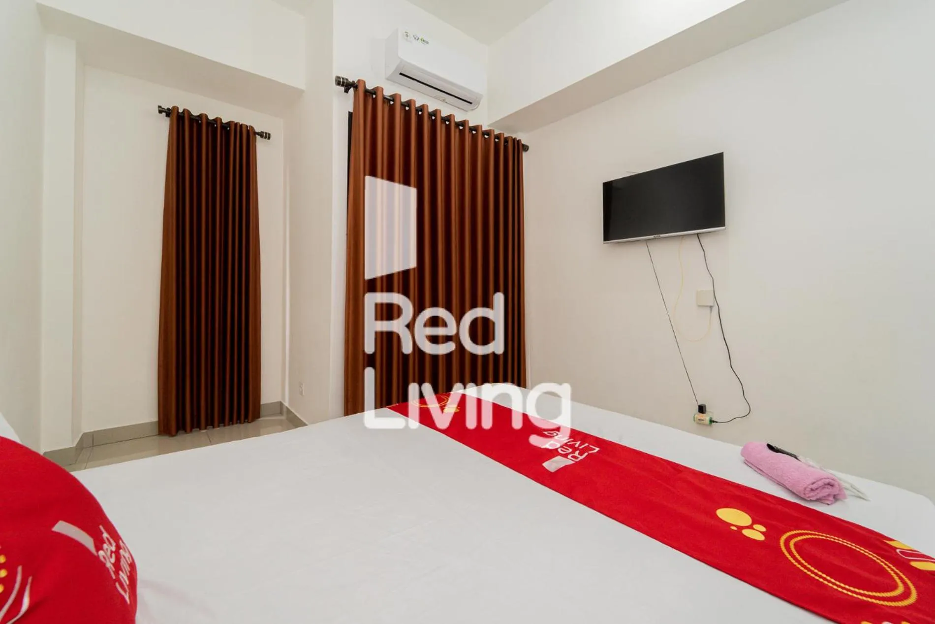 Bedroom, Bed in RedLiving Apartemen Sayana - Sentra Jaya