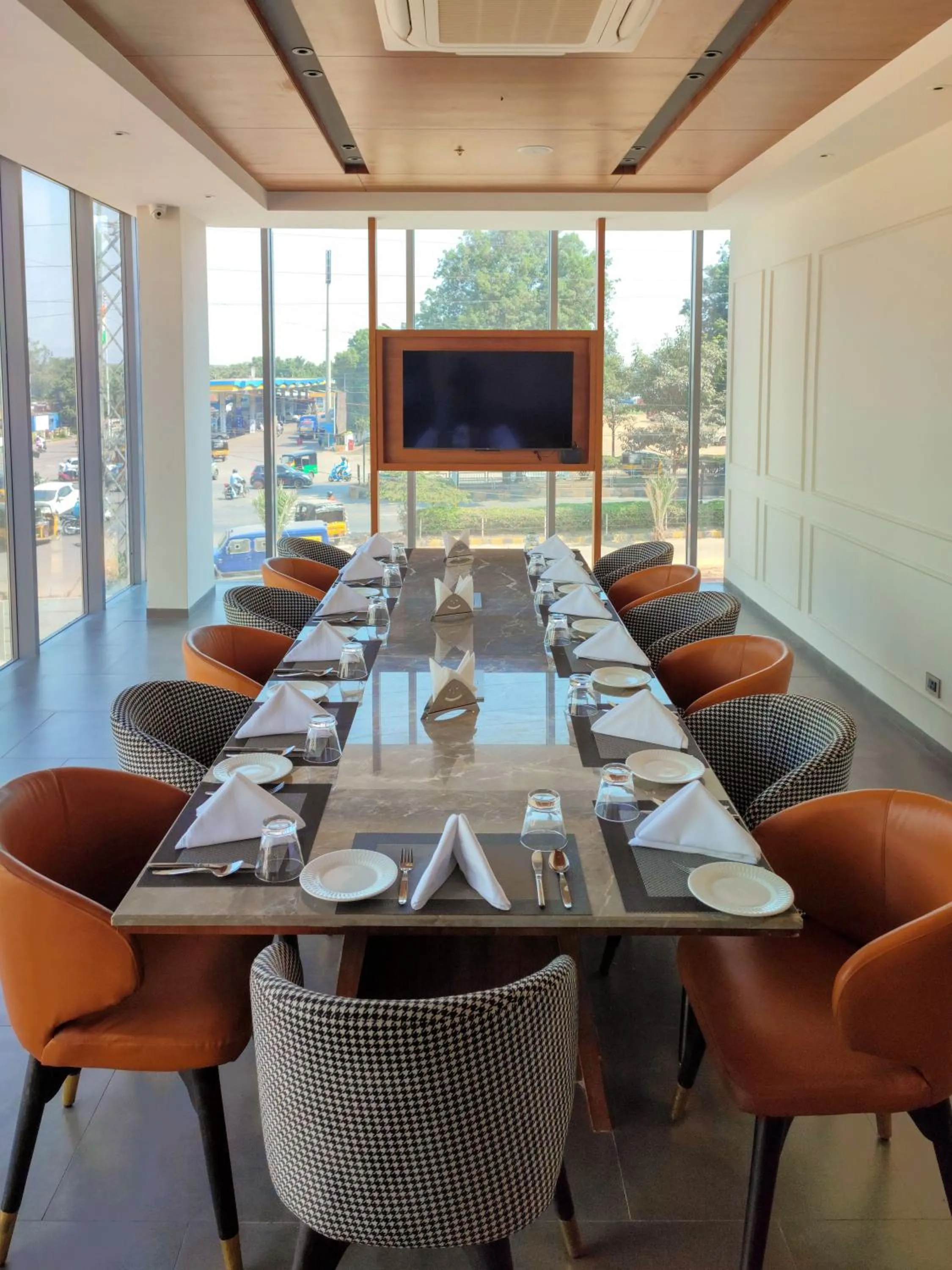 Restaurant/places to eat in Signature Hotels