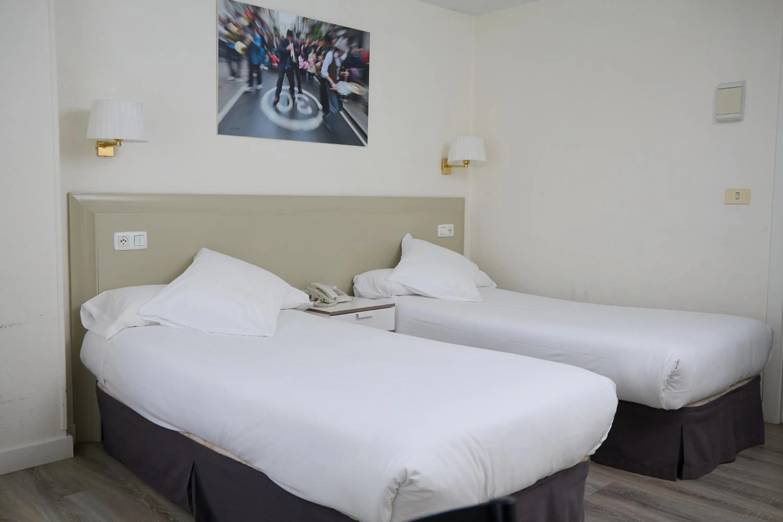 Bedroom, Bed in Hotel Vigo Plaza