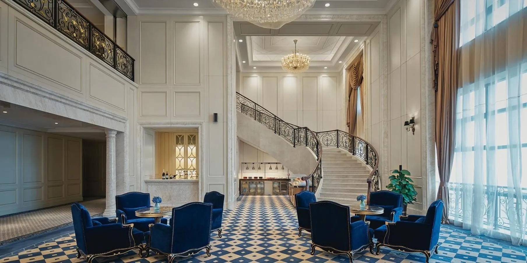 Lounge or bar in Crowne Plaza Dongying by IHG