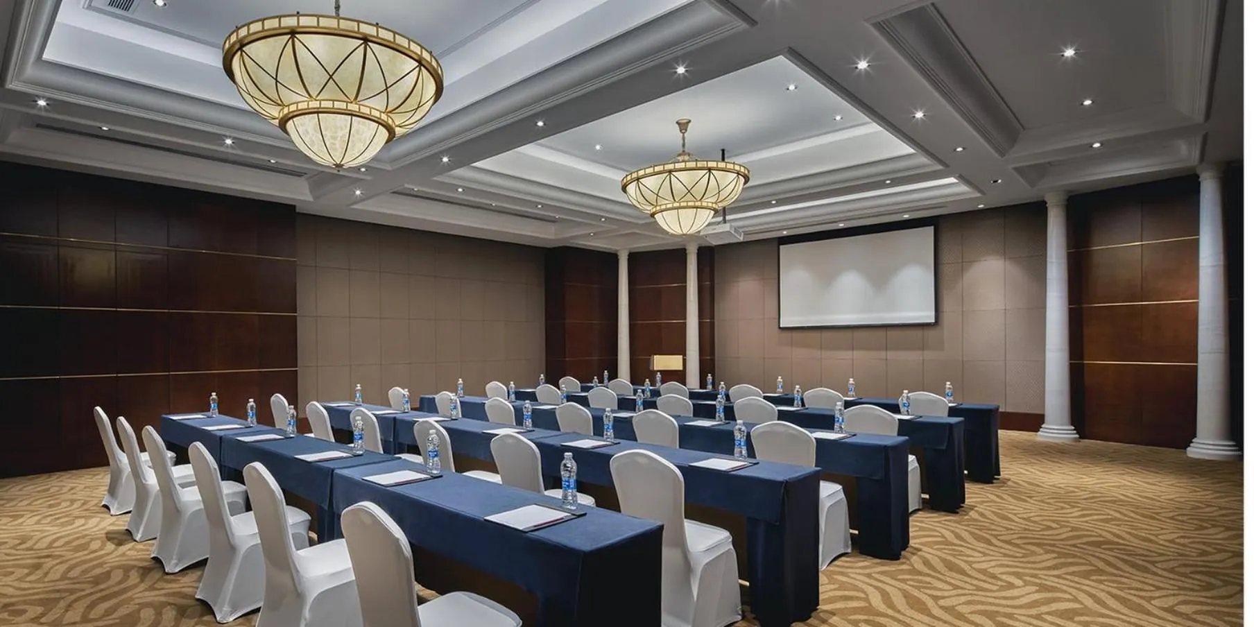 Meeting/conference room in Crowne Plaza Dongying by IHG