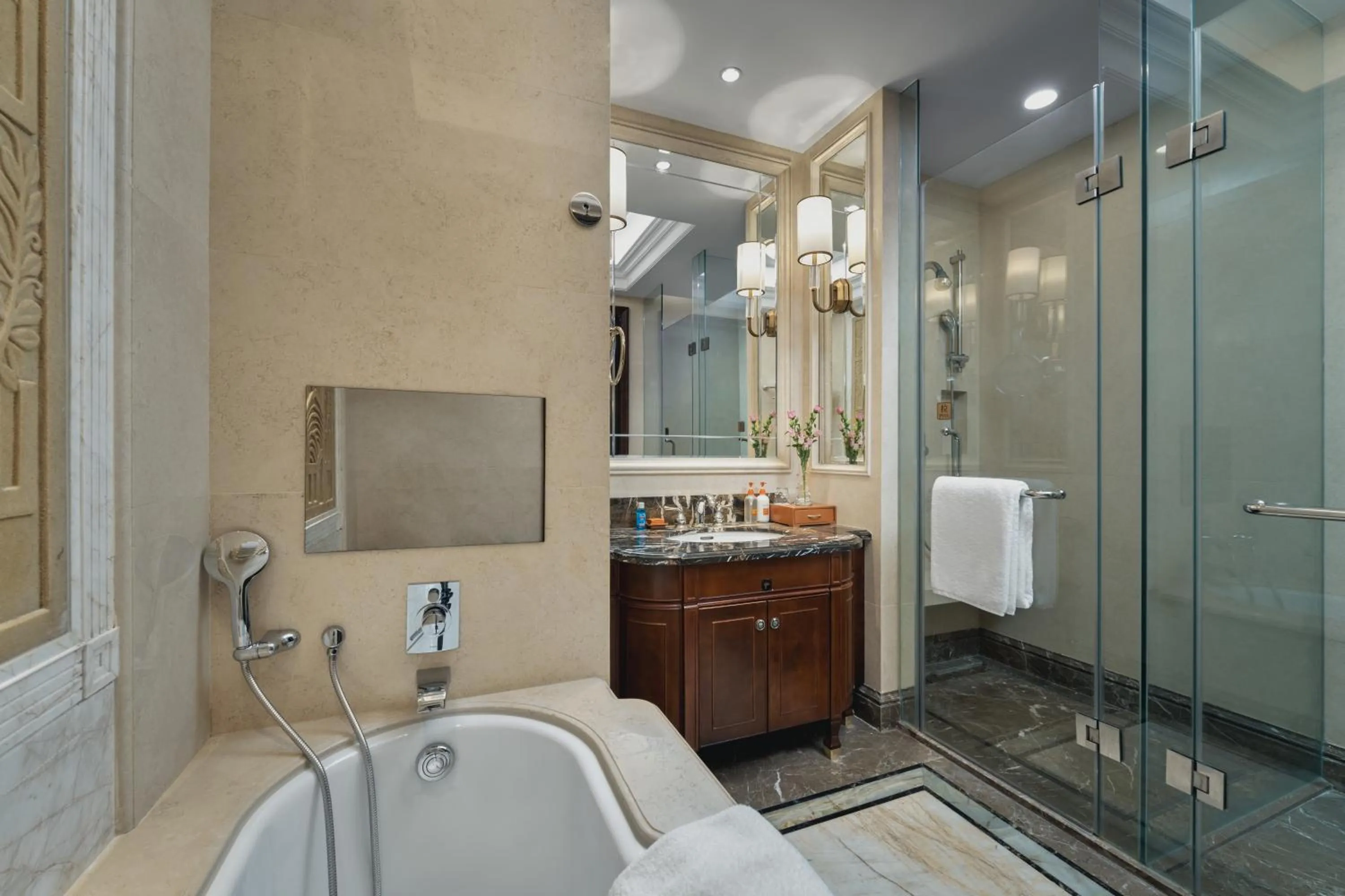 Shower in Crowne Plaza Dongying by IHG