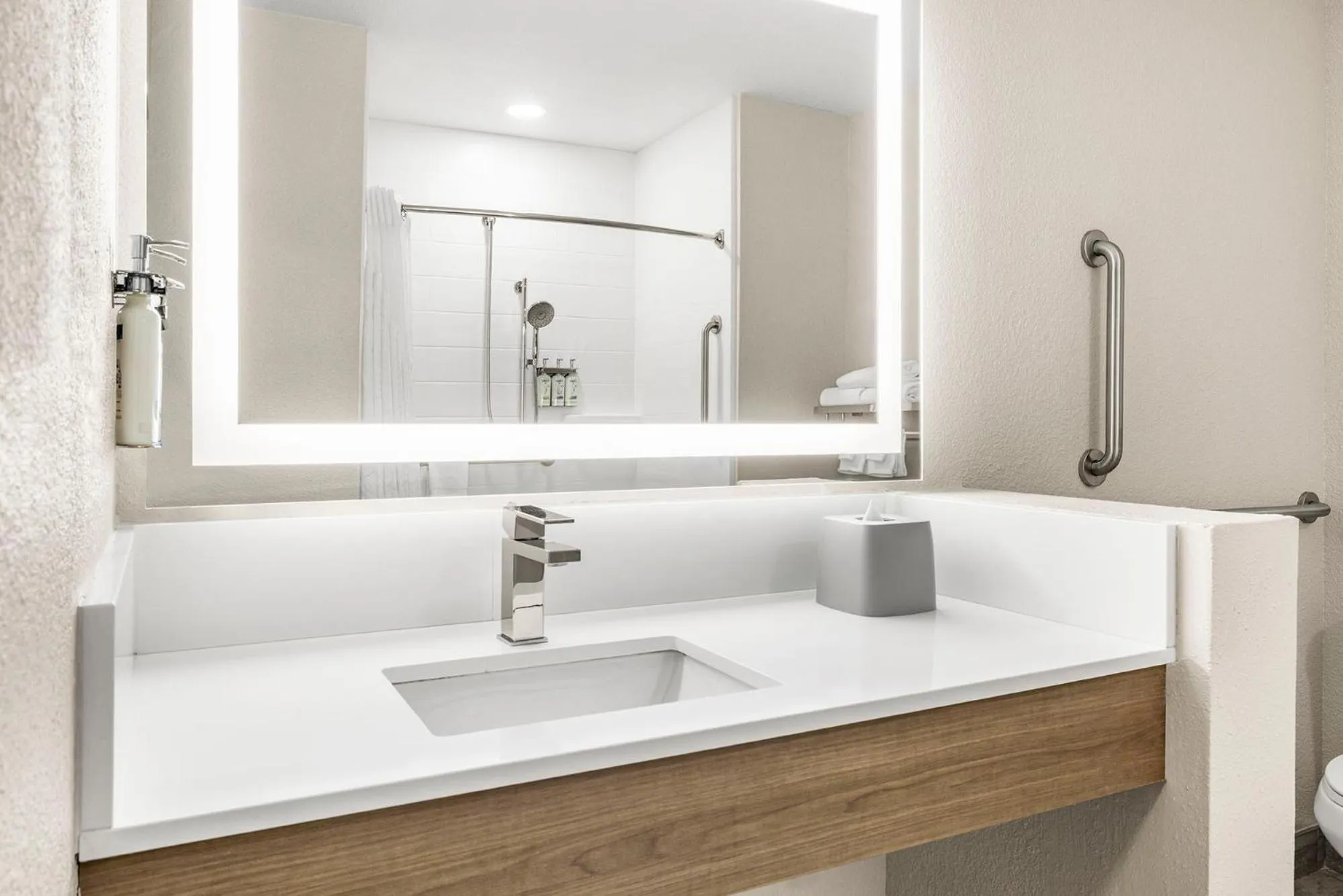 Bathroom in Holiday Inn Express & Suites - Phoenix West - Tolleson