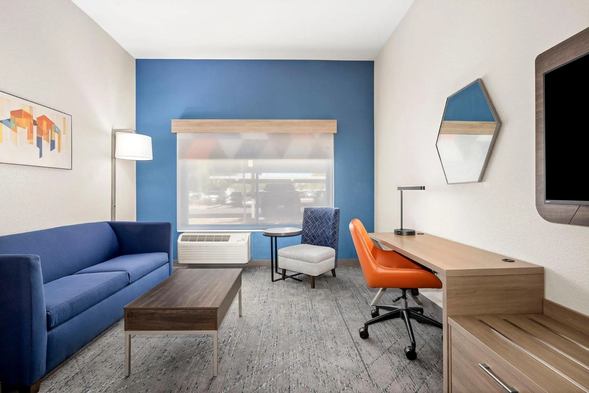 Living room in Holiday Inn Express & Suites - Phoenix West - Tolleson