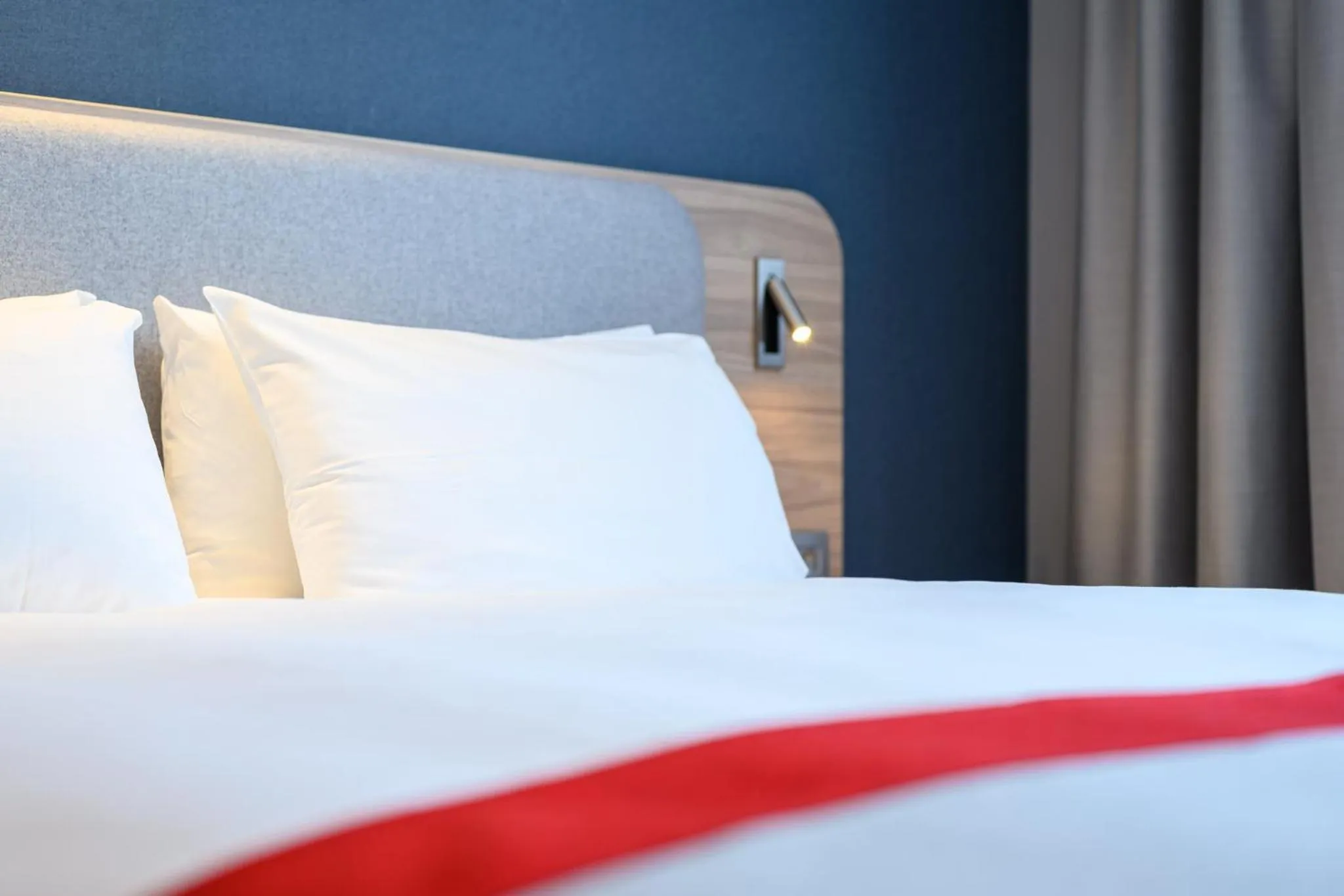 Photo of the whole room, Bed in Holiday Inn Express Antwerp - City Centre by IHG