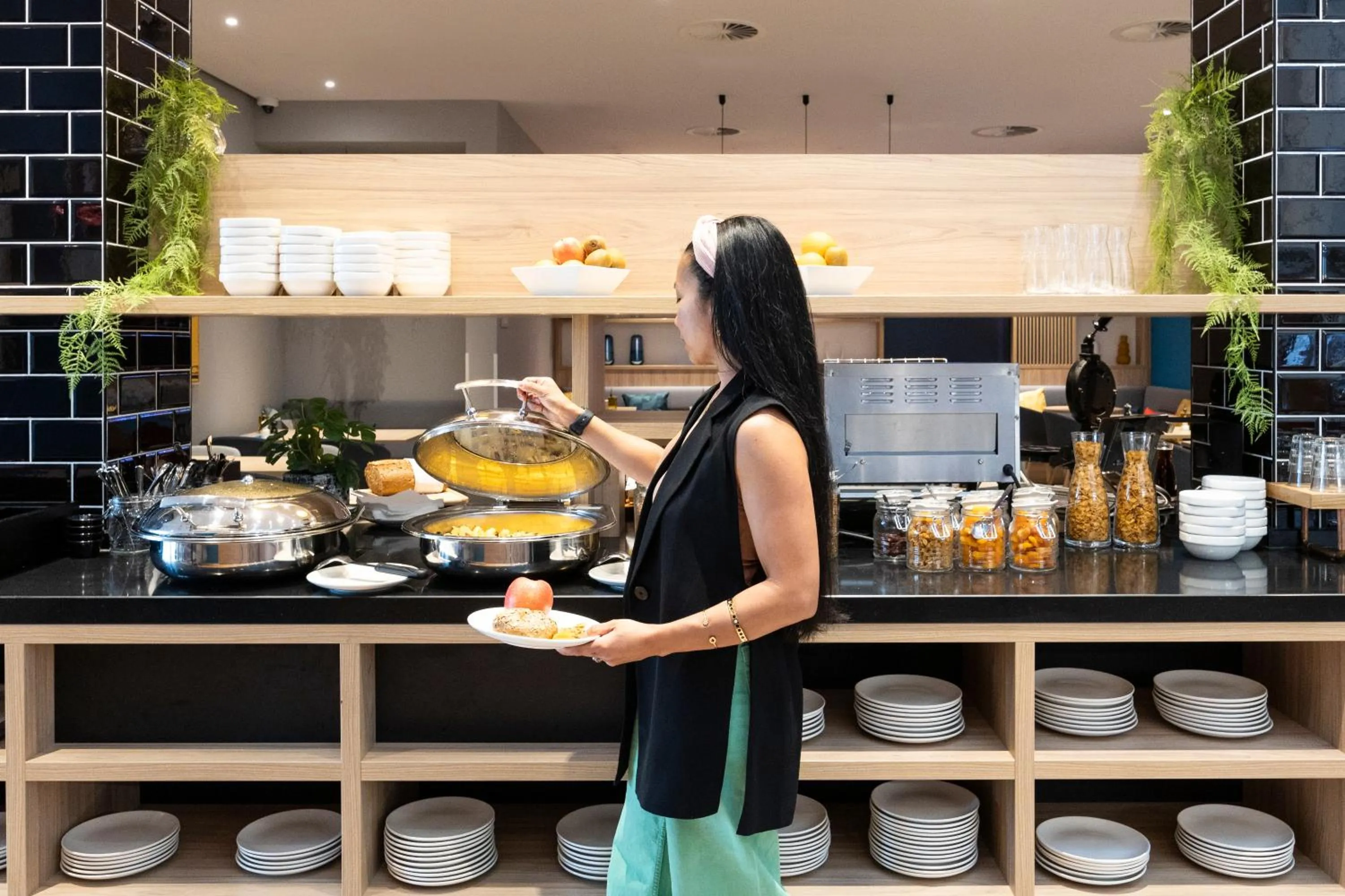 Buffet breakfast in Holiday Inn Express Antwerp - City Centre by IHG