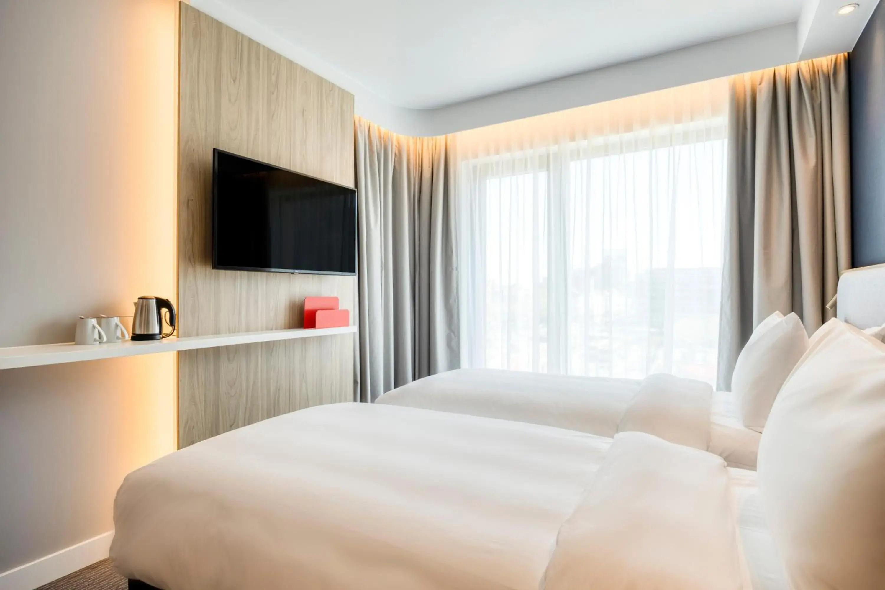 Standard Twin Room with Free Breakfast in Holiday Inn Express Antwerp - City Centre by IHG Standard Twin Room with Free Breakfast in Holiday Inn Express Antwerp - City Centre by IHG