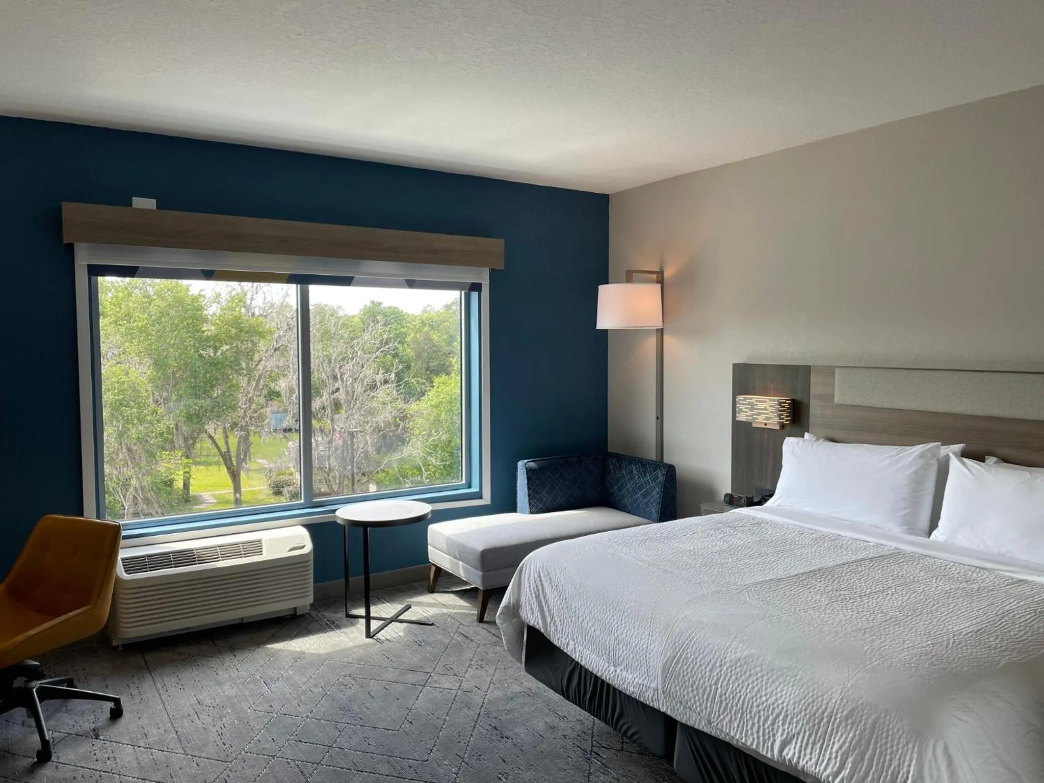 Photo of the whole room, Bed in Holiday Inn Express - Starke by IHG