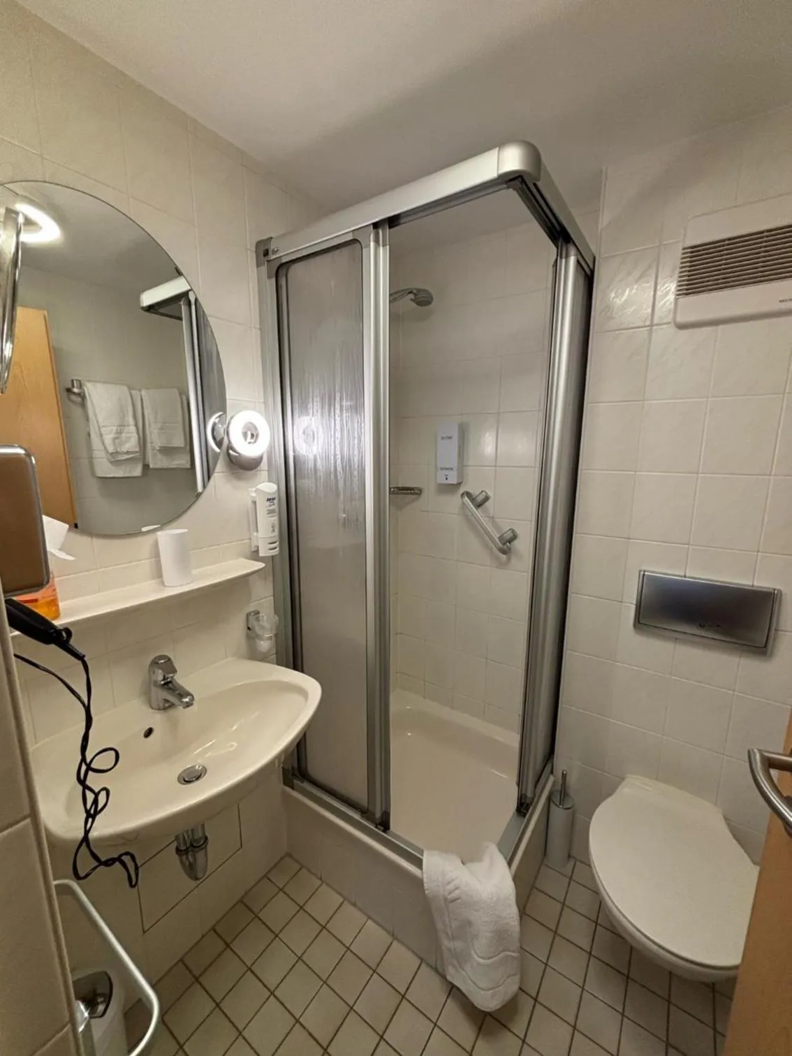 Bathroom in Hotel Schlangenbader Hof